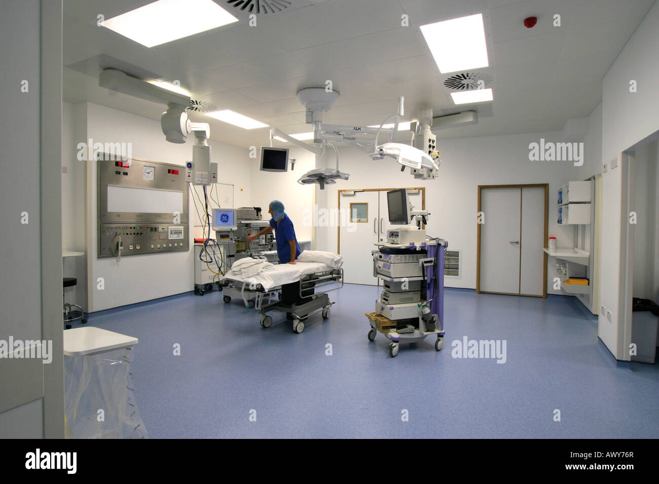 Empty nhs theatre hi-res stock photography and images - Alamy