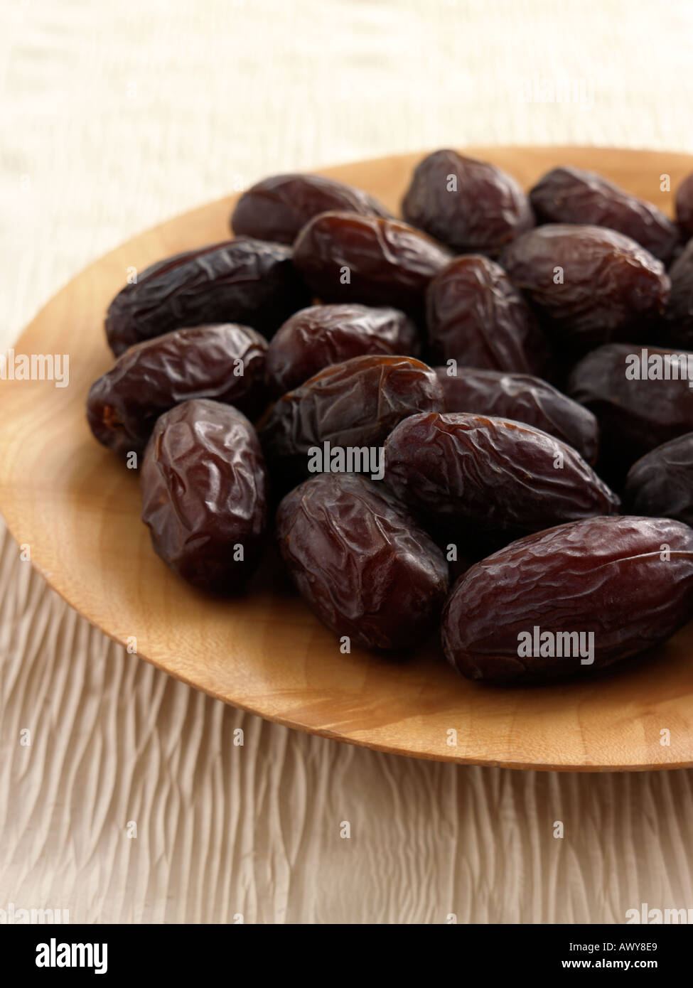 edible fruit of the date palm Dates ripen in four stages which are known by  their arabic names kimri unripe khalal full s Stock Photo - Alamy