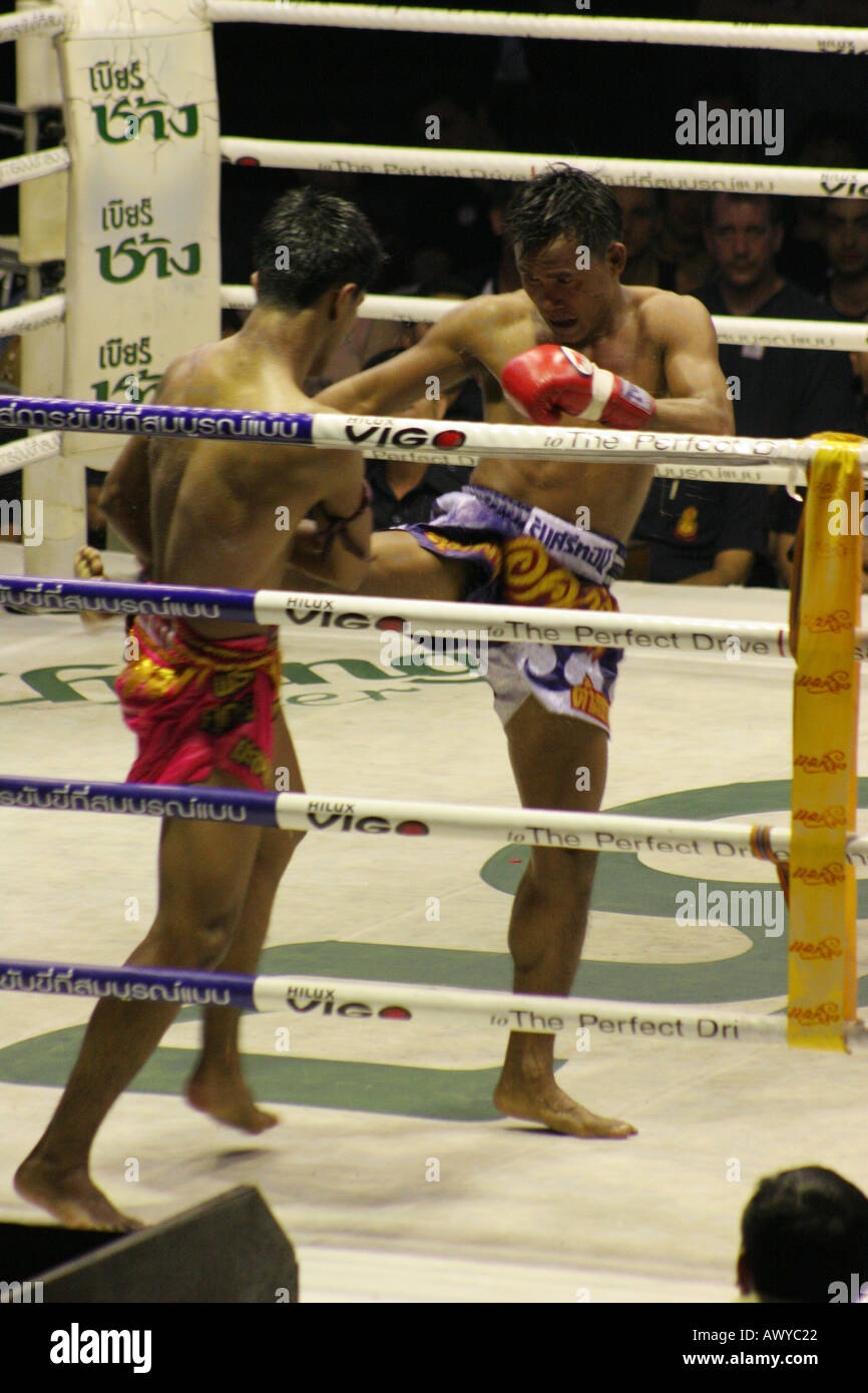 Muay Thai (Thai Boxing) Lumpini Stadium Bangkok Stock Photo Alamy