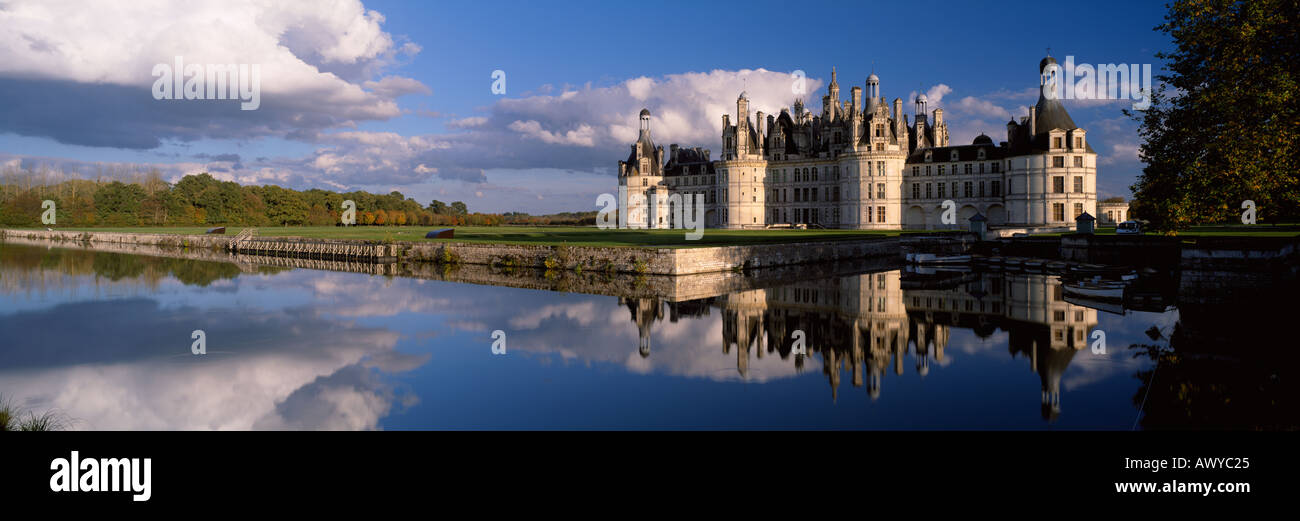 FRANCE CHATEAU DE CHAMBORD VIEWED OVER MOAT LOIRE VALLEY Stock Photo