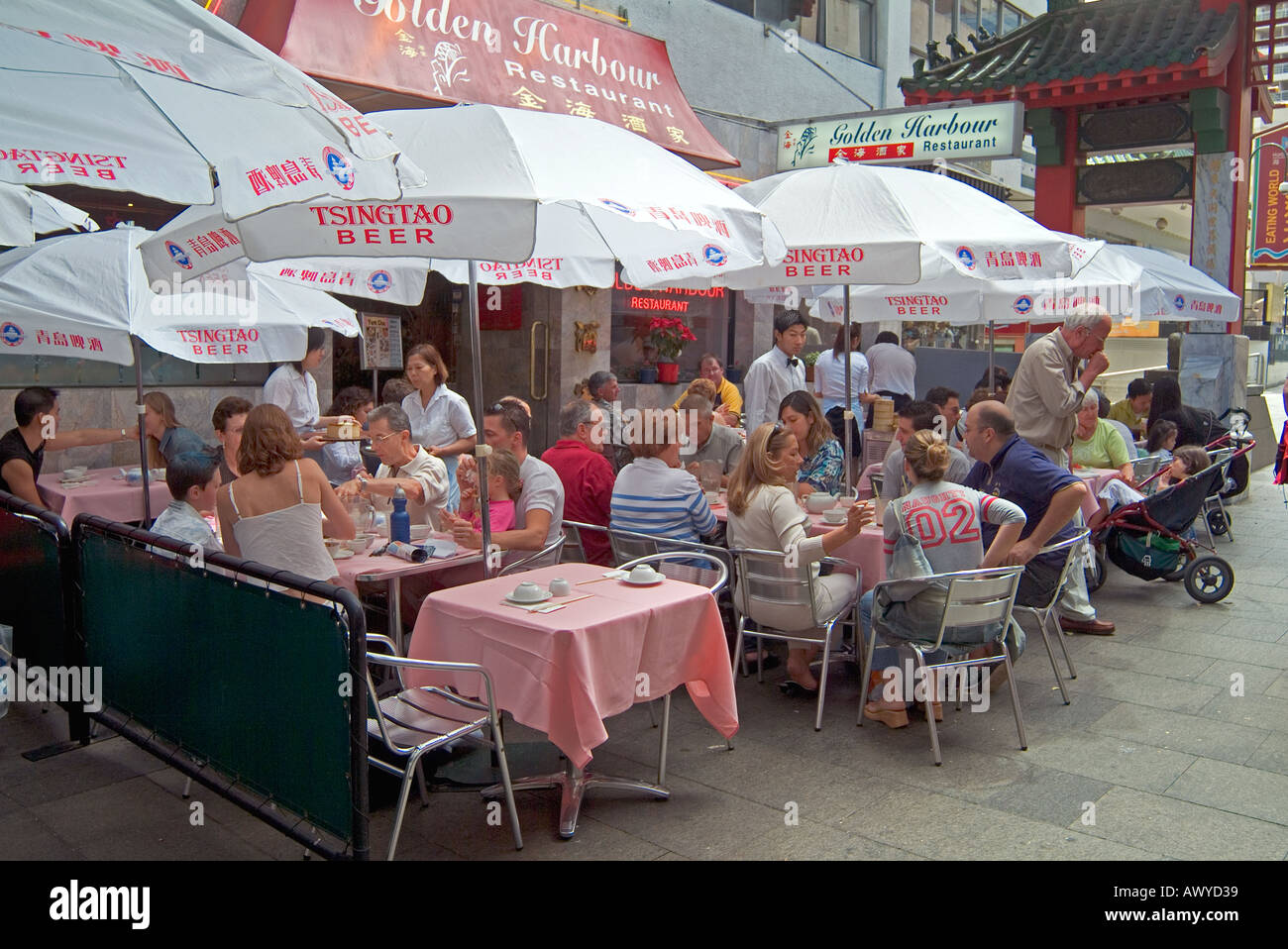 Outdoor dining in Dixon Street in Sydney s Chinatown Stock Photo Alamy