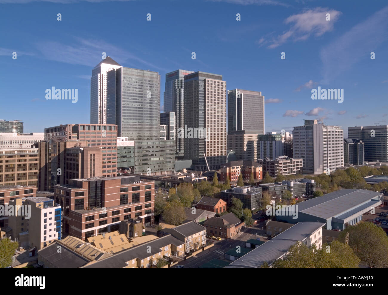 Office buildings in londons docklands hi-res stock photography and ...