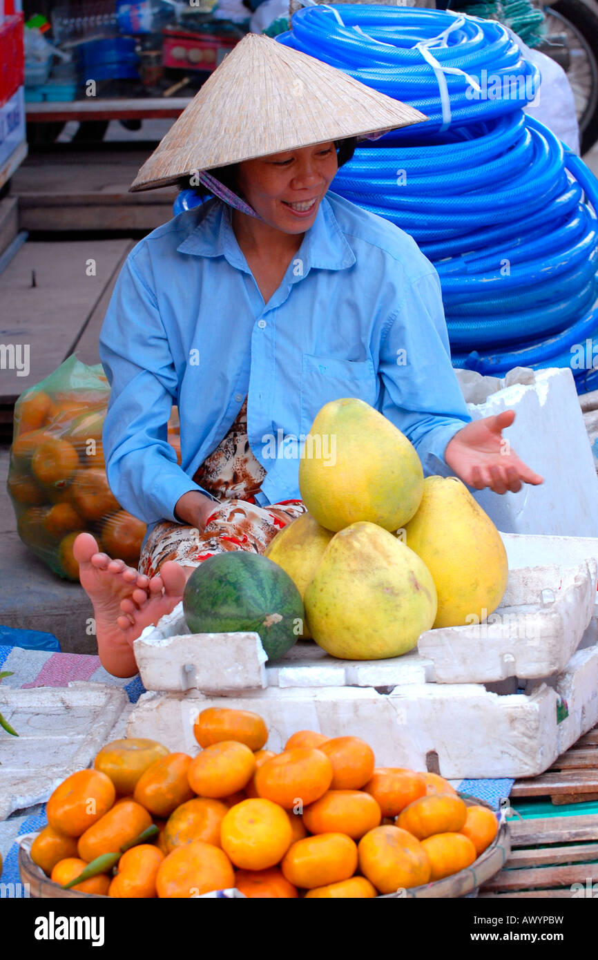 Asia Far East Vietnam , Hoi An market , smiling lady in non bai tho ...