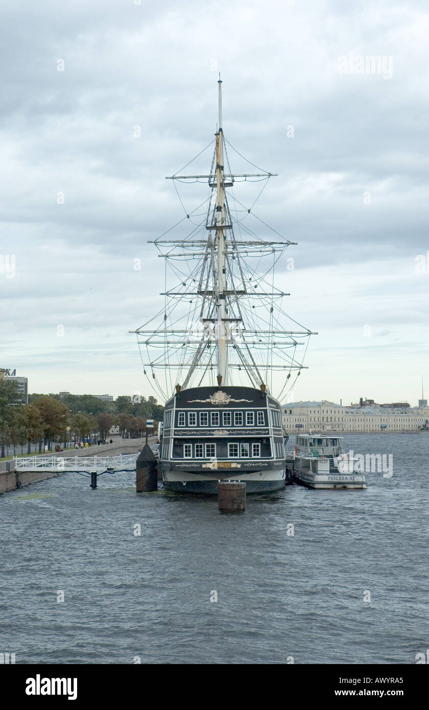 St petersburg russia tall ship hi-res stock photography and images - Alamy