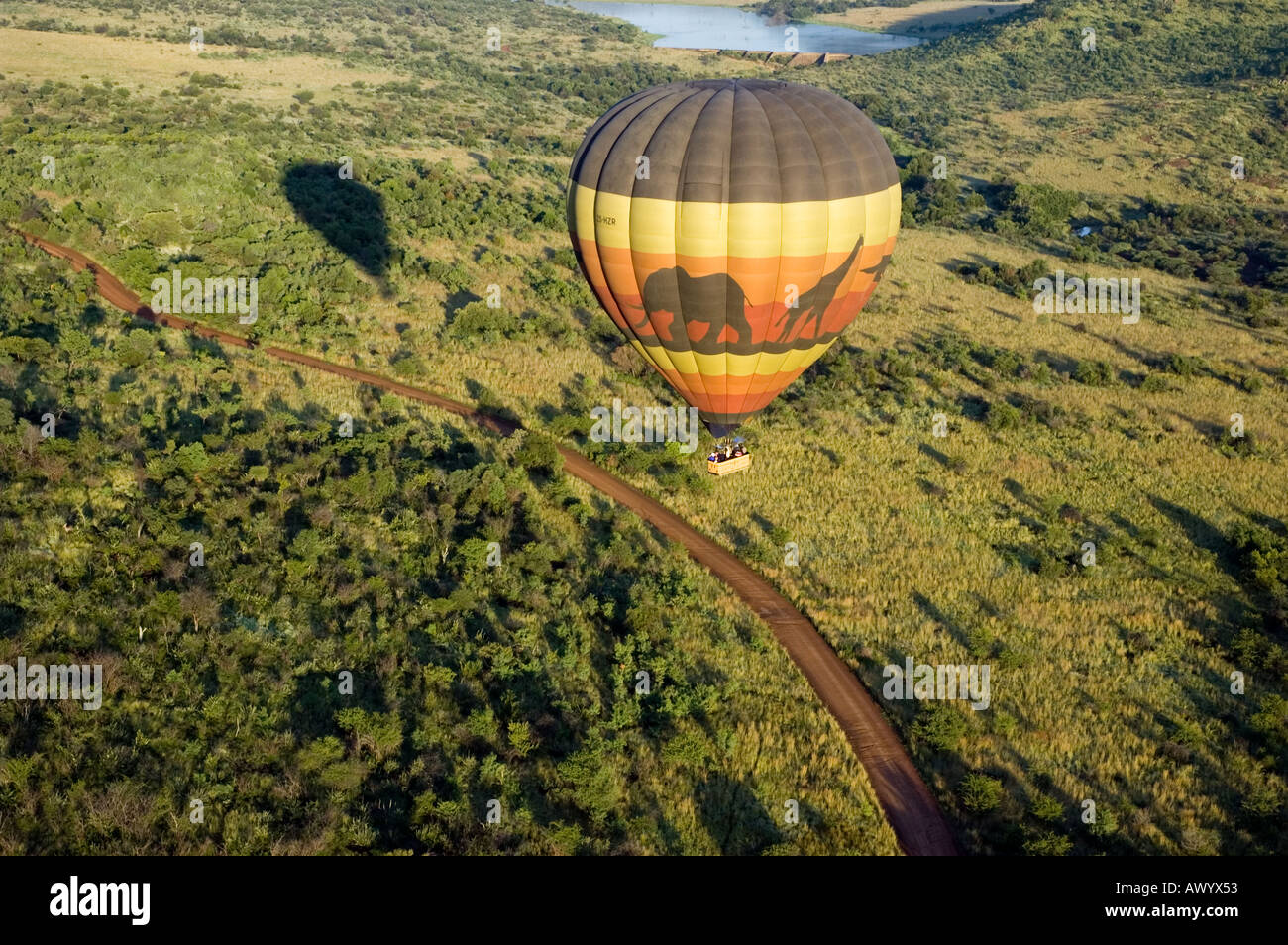 Actief weg Grijpen Hot Air Balloon over a dirt road; Pilanesberg National Park, South Africa  Stock Photo - Alamy
