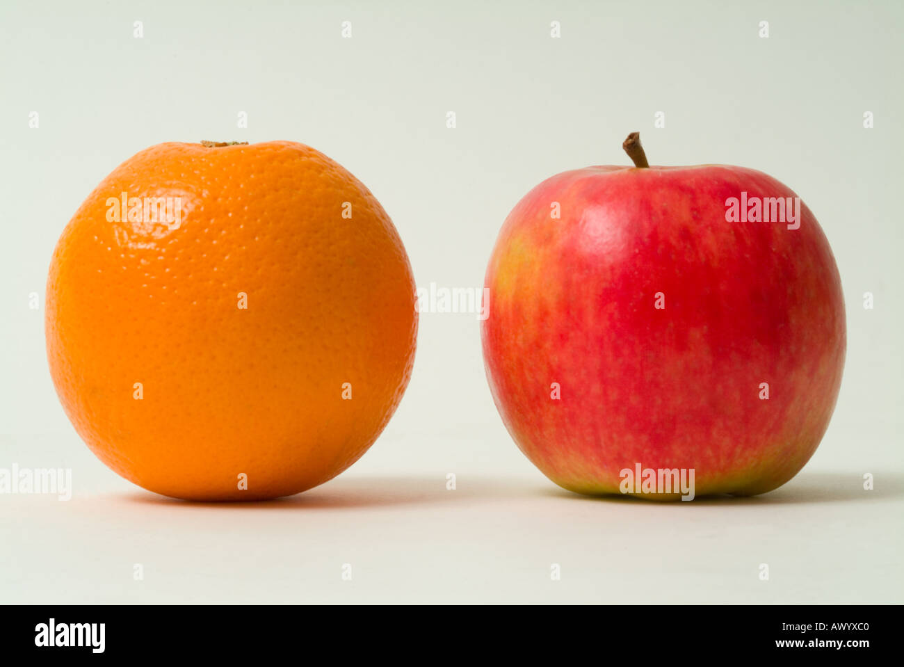 Comparing apples and oranges hires stock photography and images Alamy