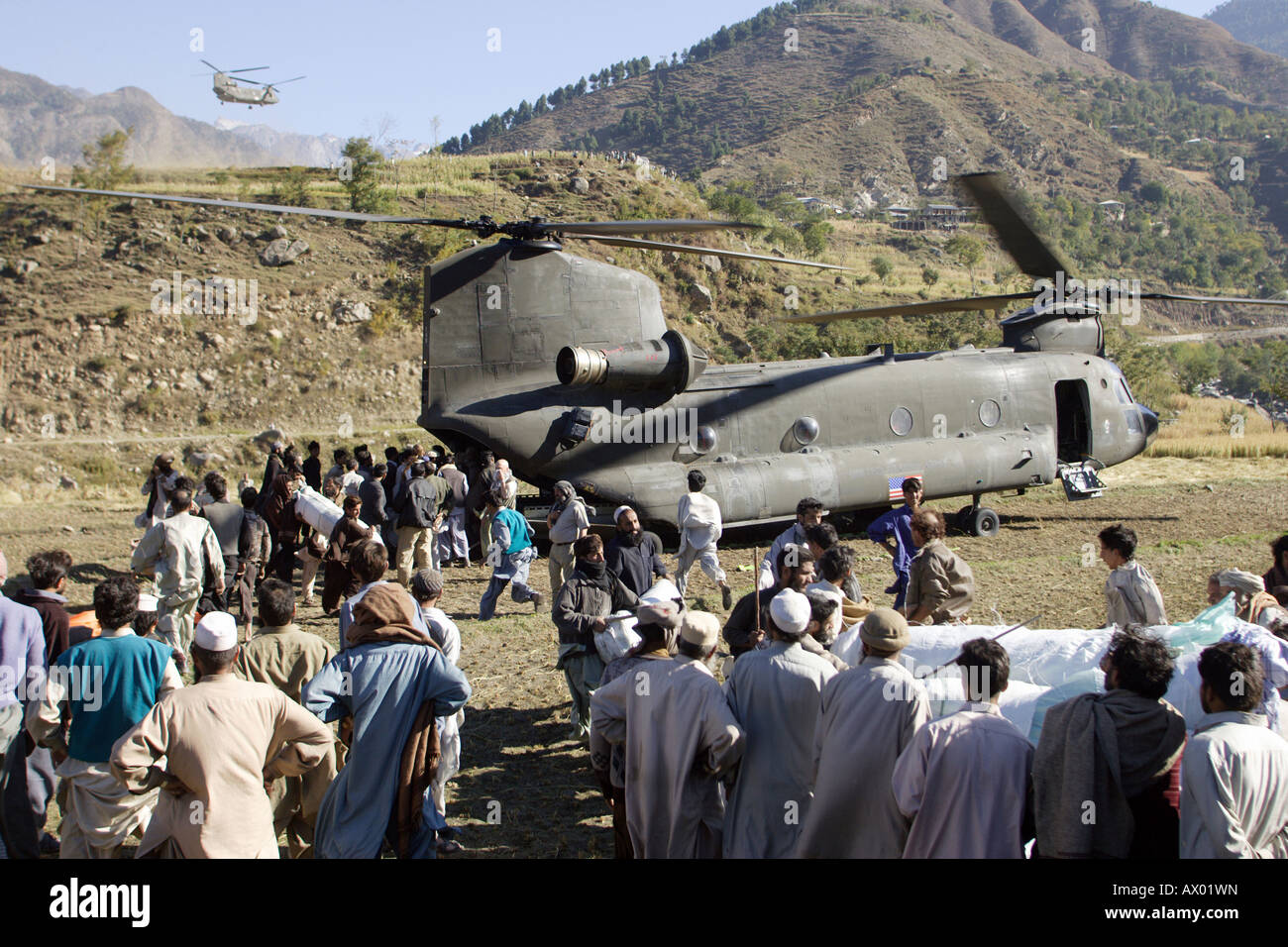 People in the earthquake area waiting for aid supplies, Pamir Allai Tal, Pakistan Stock Photo