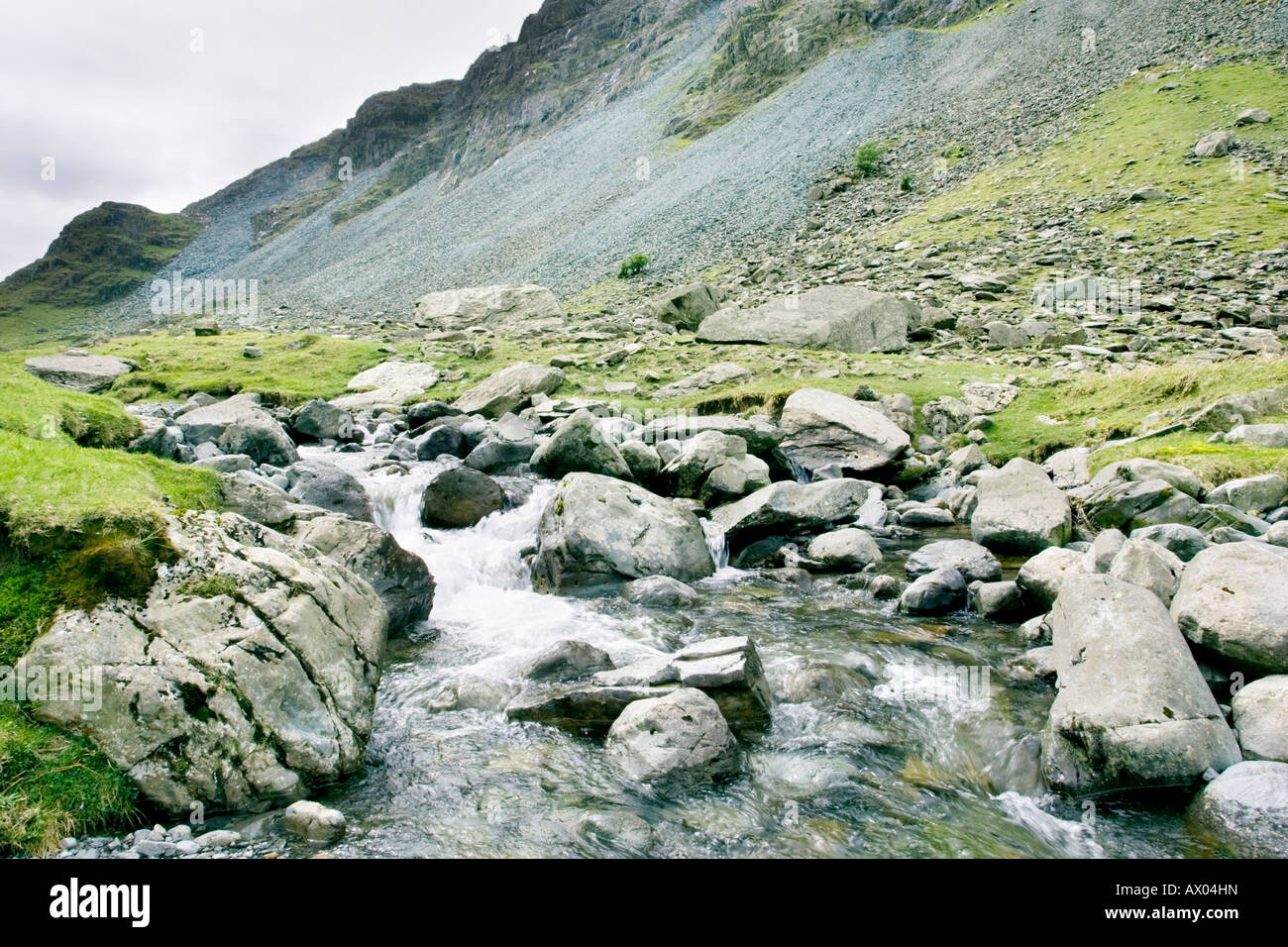 Gatesgarthdale Beck flowing through Honister Pass in the Lake District ...