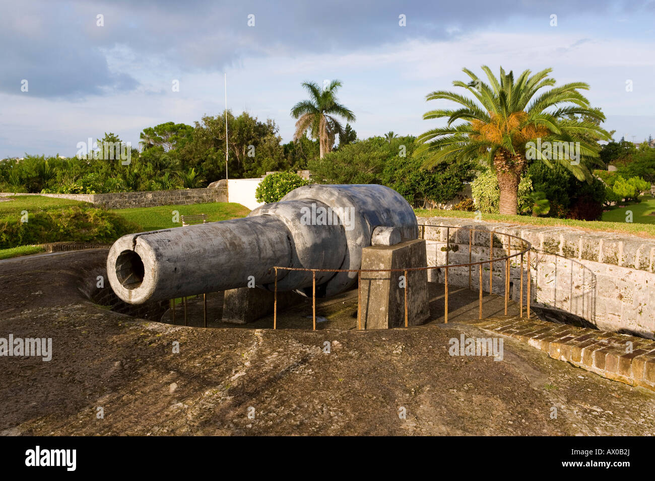 Bermuda, Hamilton, Fort Hamilton, ramparts mounted with muzzle-loader guns Stock Photo