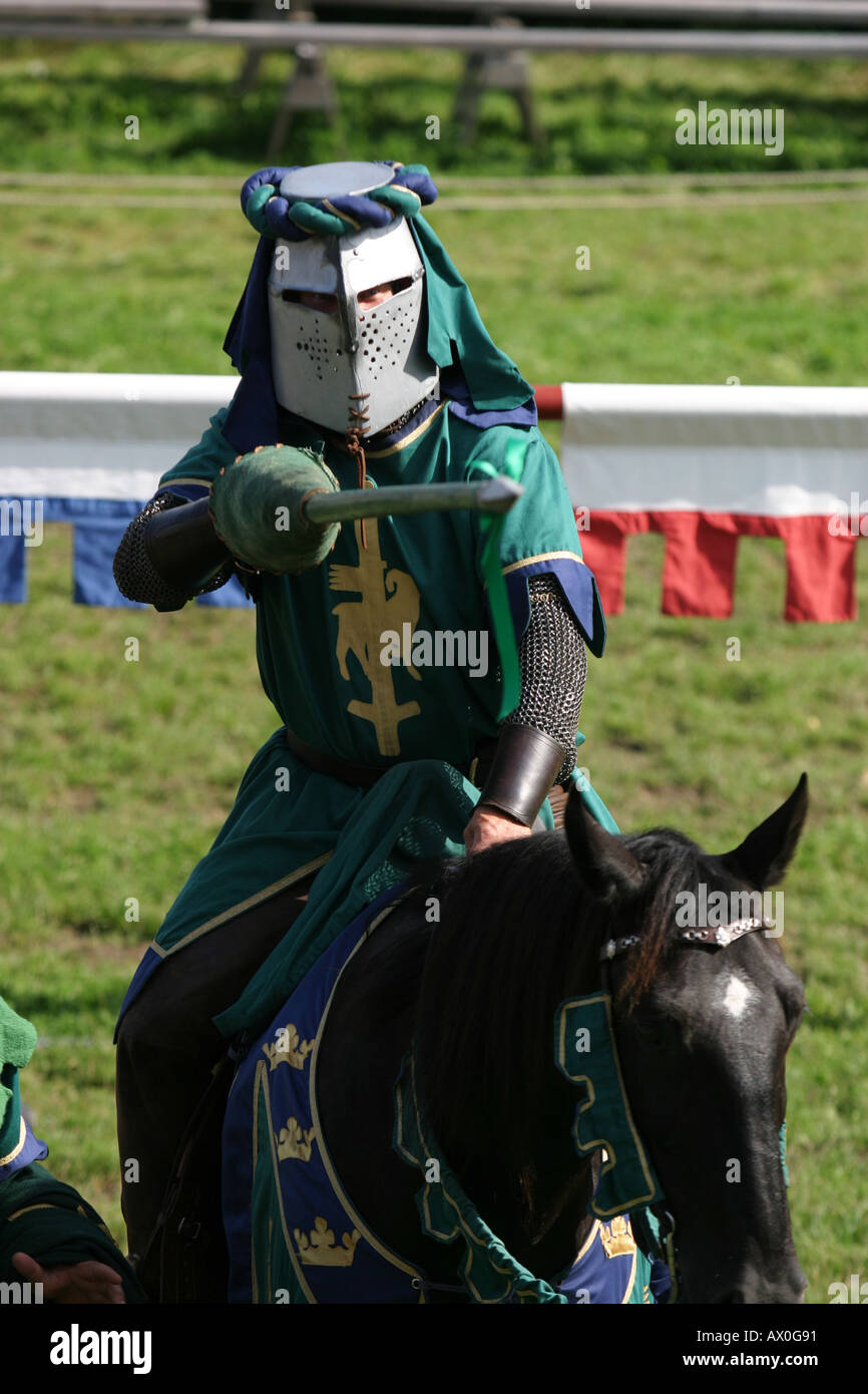 Horse knight medieval hi-res stock photography and images - Alamy
