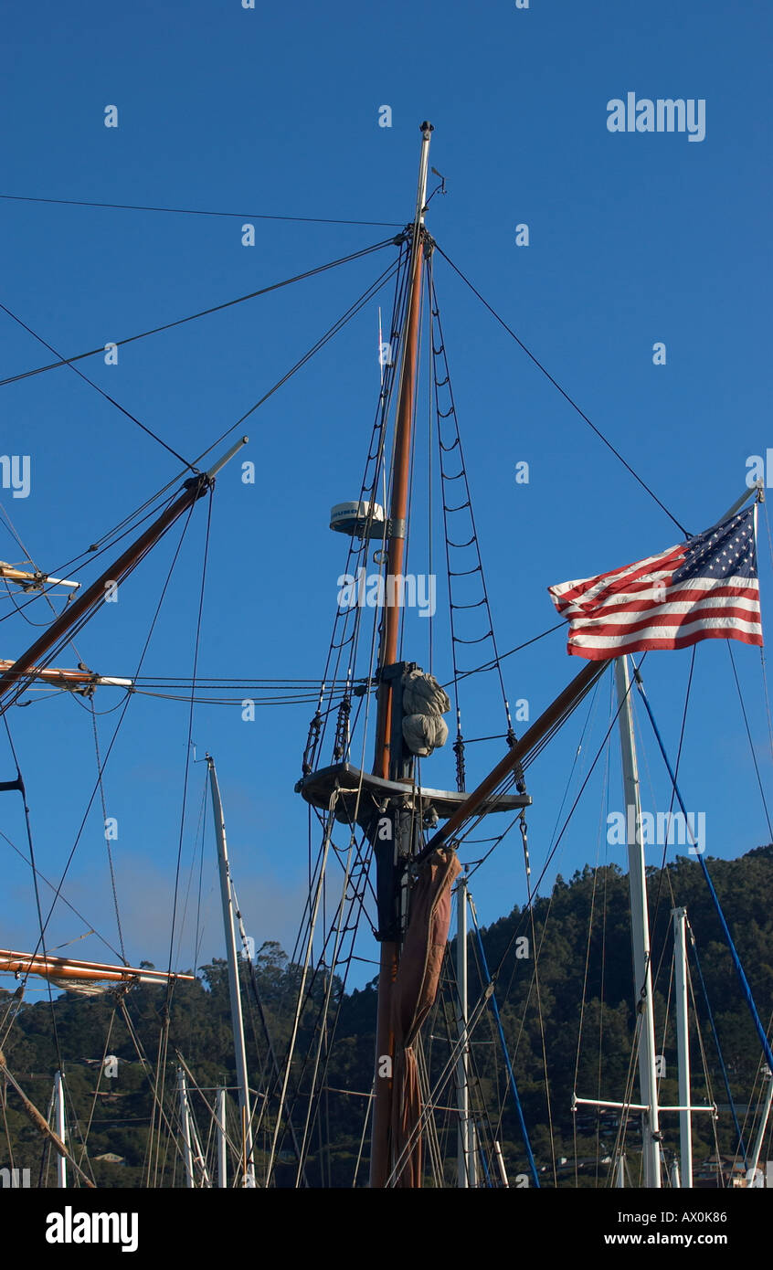 Sailor ship crows nest hi-res stock photography and images - Alamy