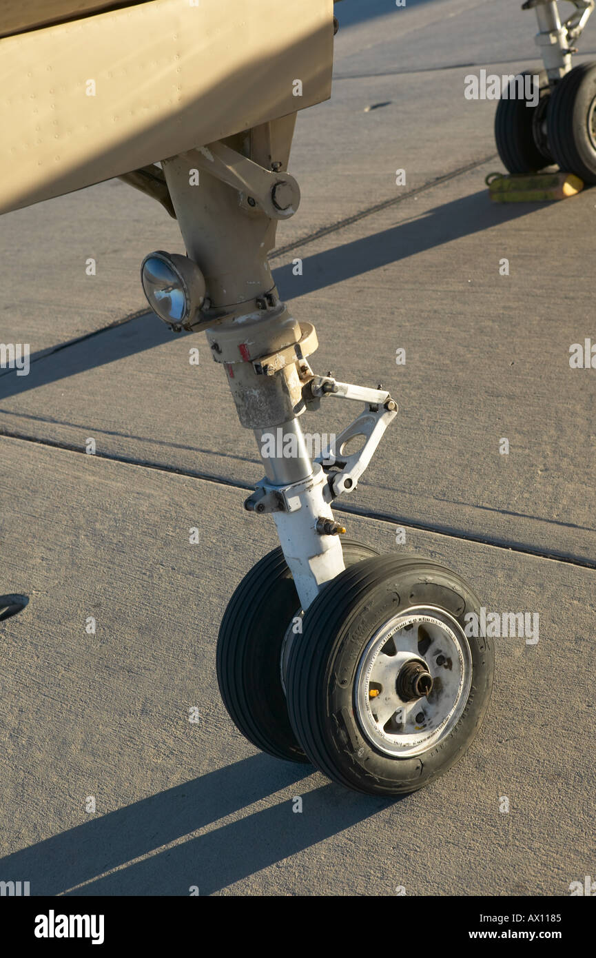 Vertical landing gear hi-res stock photography and images - Alamy