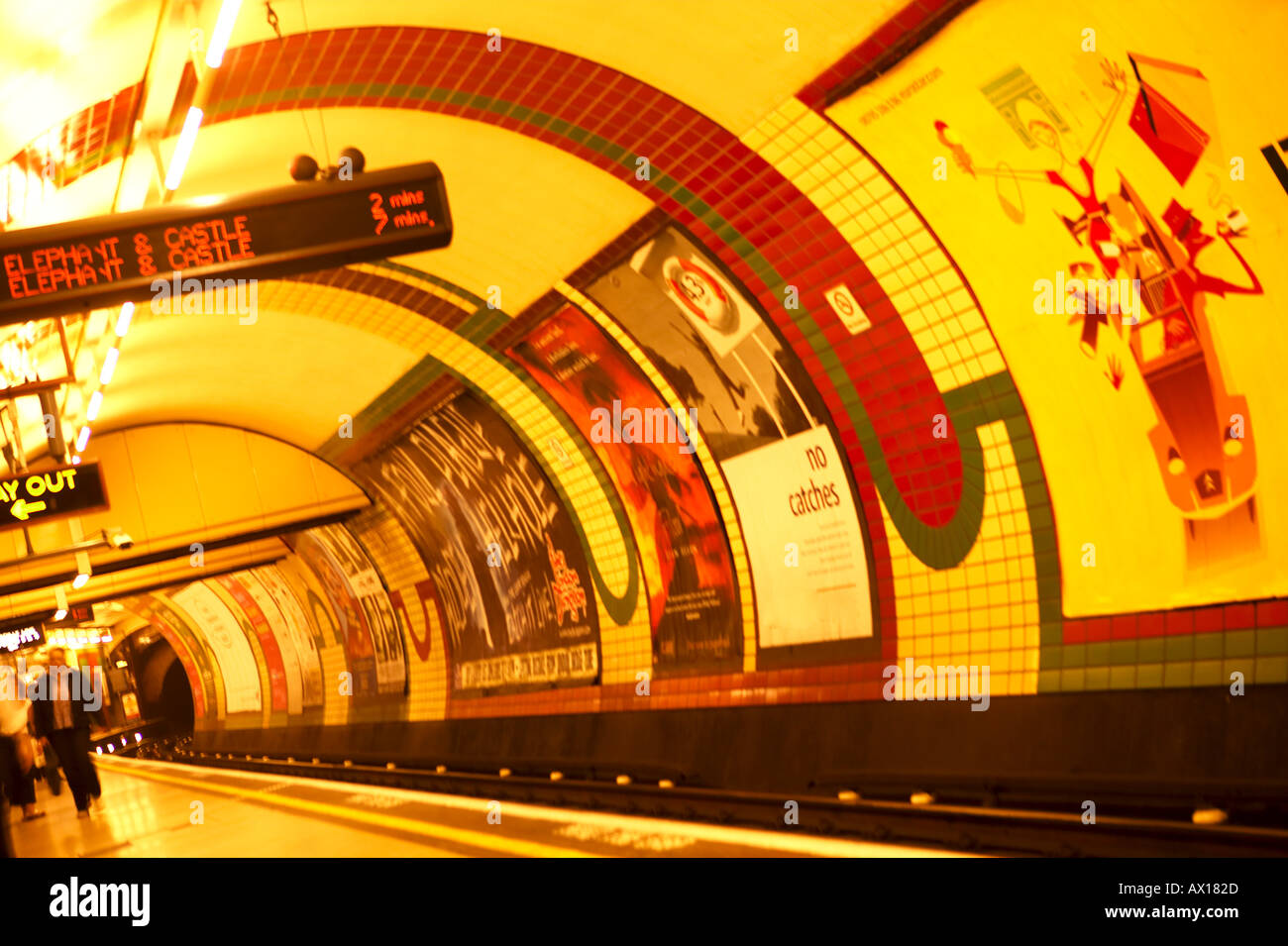 Uid London London underground station hi-res stock photography and images - Alamy