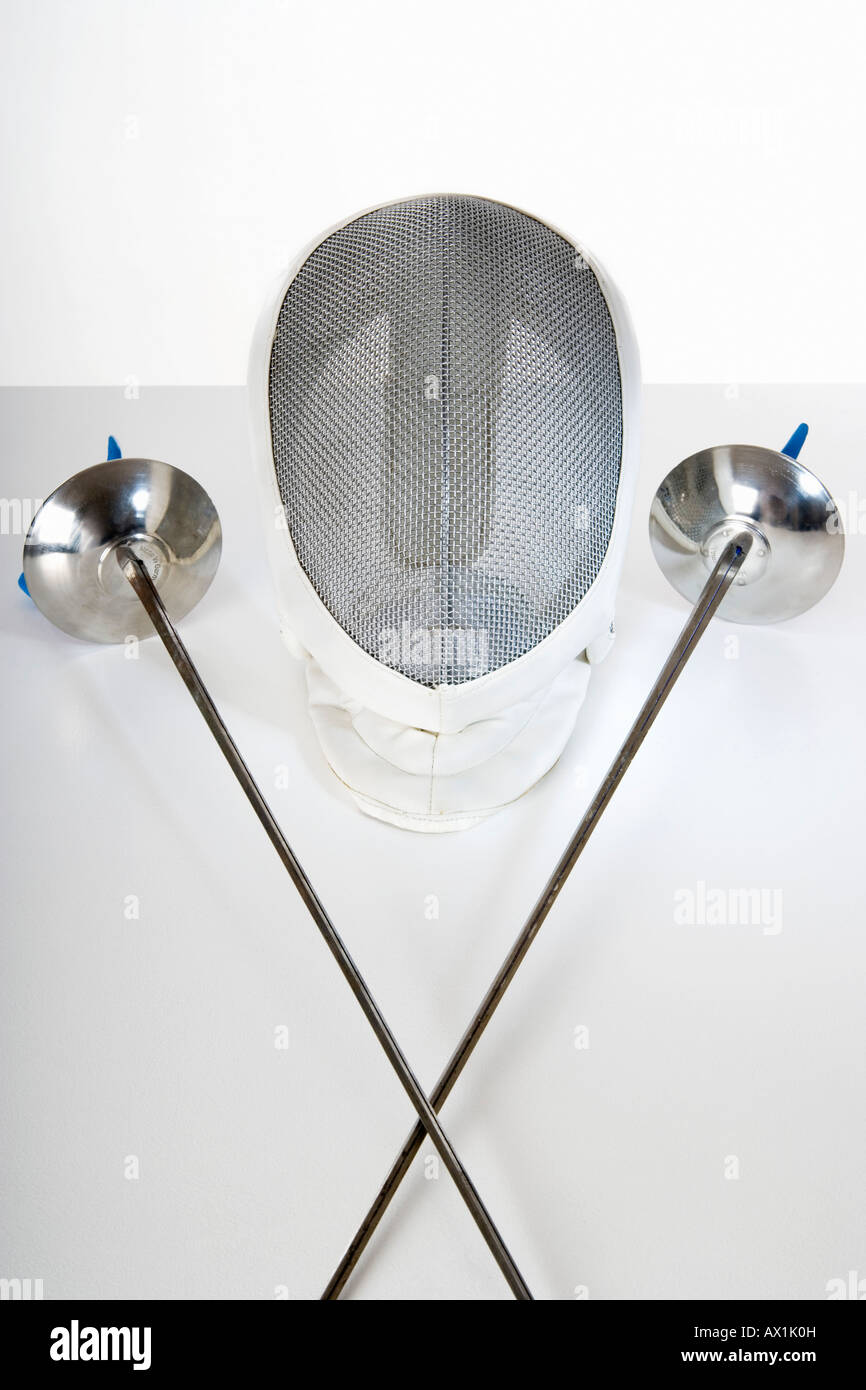 Two fencing foils and a fencing mask hires stock photography and