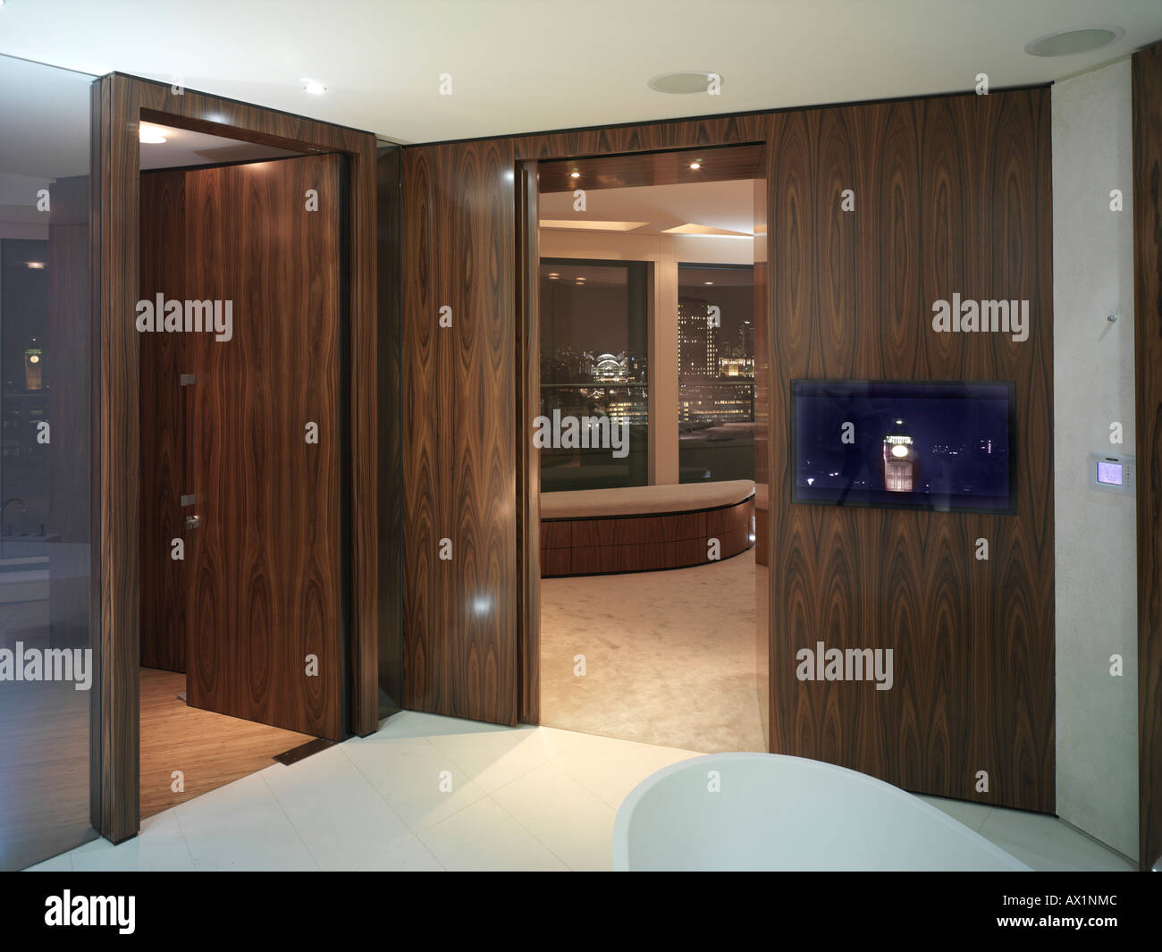 Flat white london hires stock photography and images Alamy