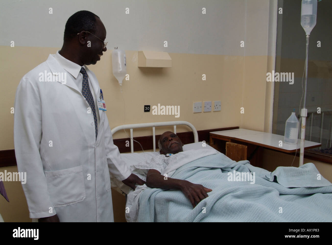Ward round hospital hi-res stock photography and images - Alamy