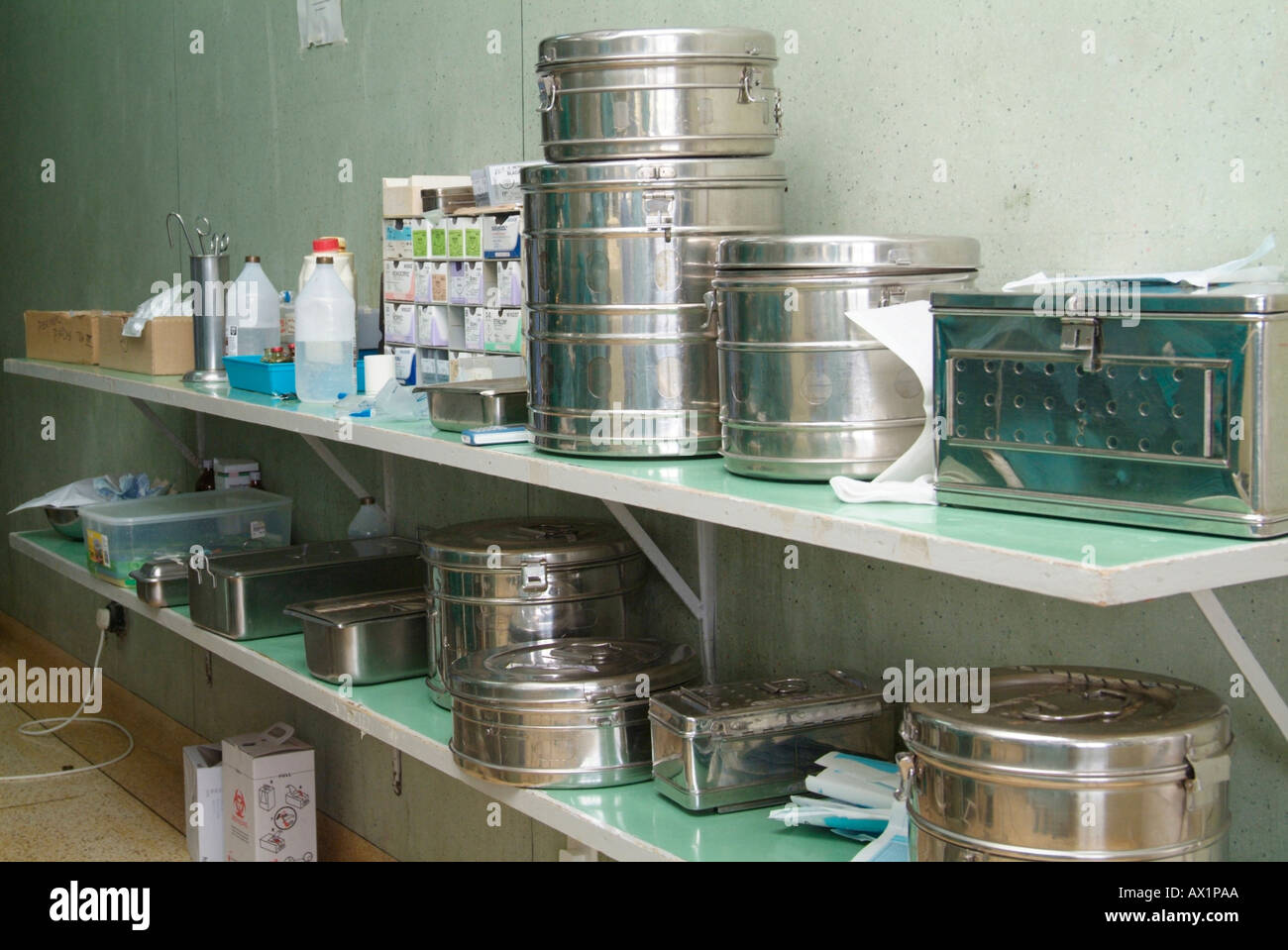 Surgical containers hi-res stock photography and images - Alamy