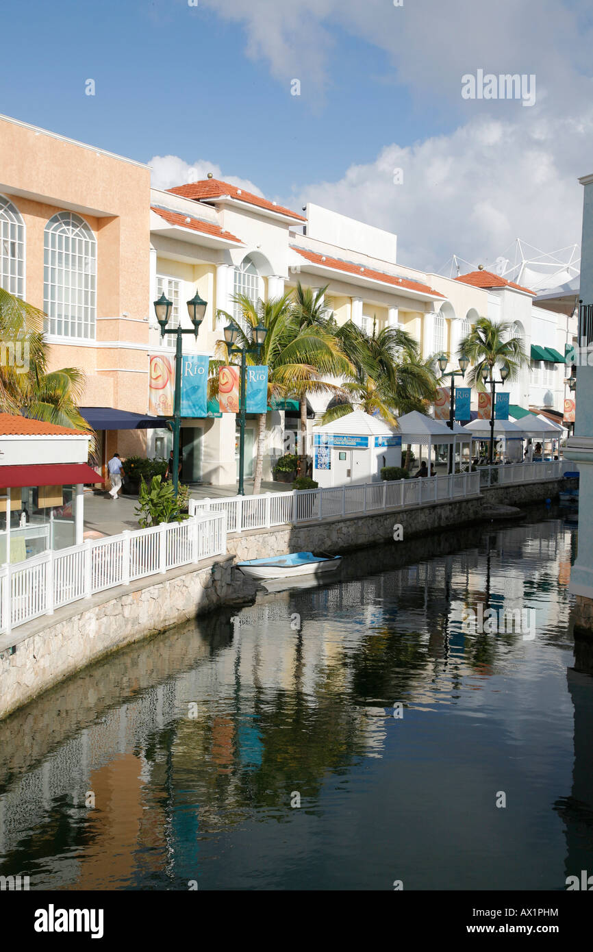 Shopping Mall Isla Hotel Zone Cancun Mexico Stock Photo Alamy