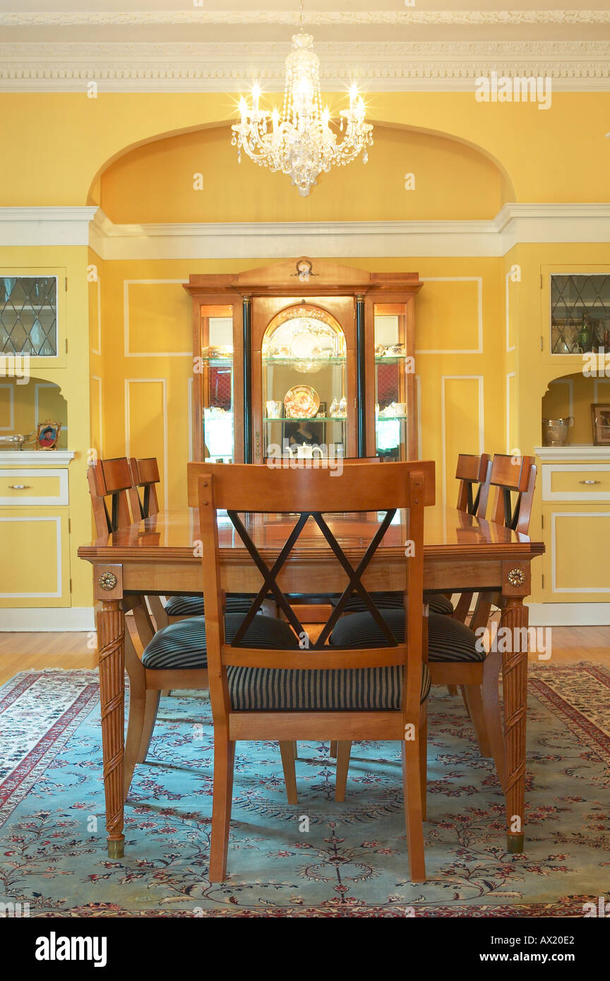 Opulent dining room lighting hi-res stock photography and images - Alamy