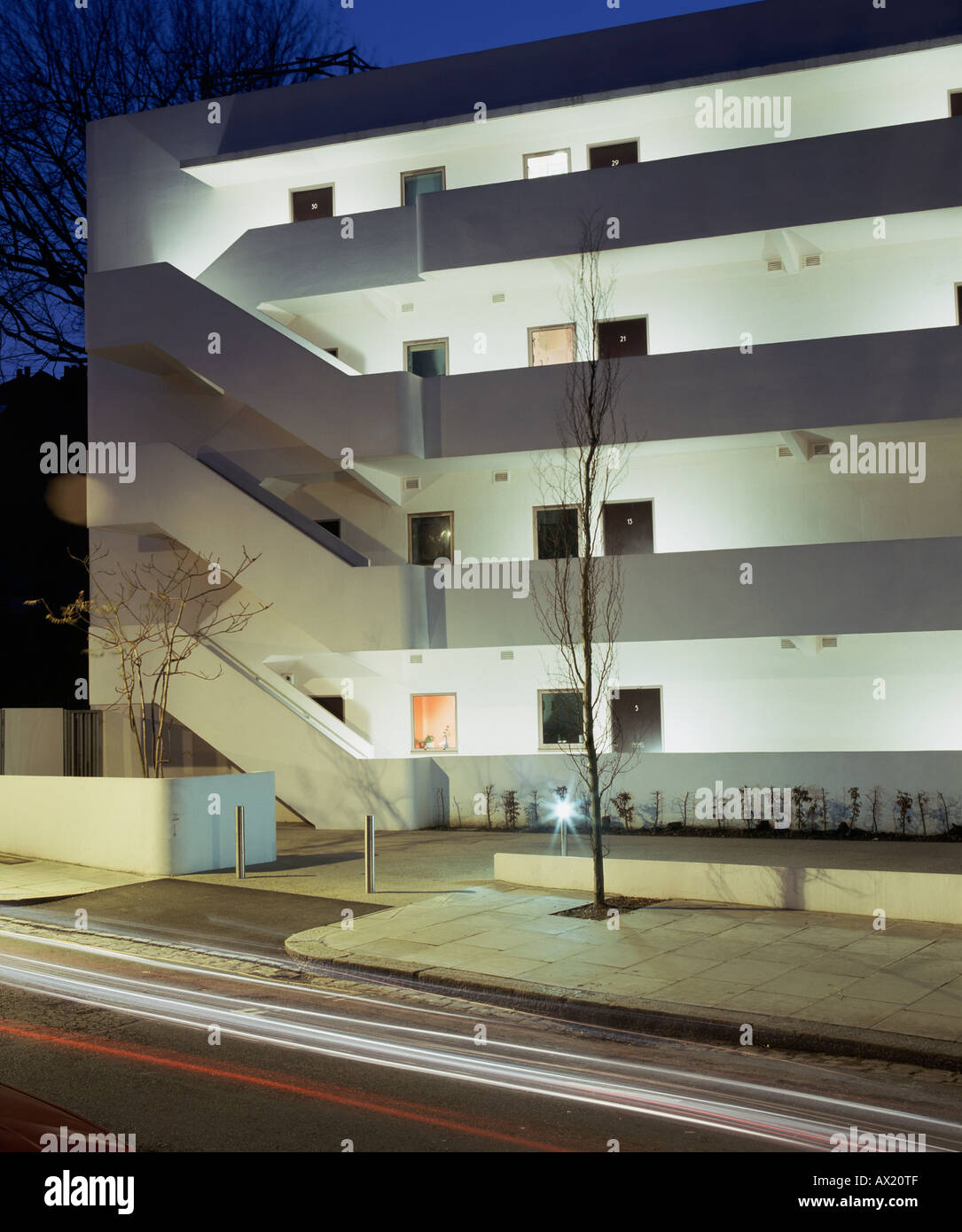 Walk up flats london hi-res stock photography and images - Alamy