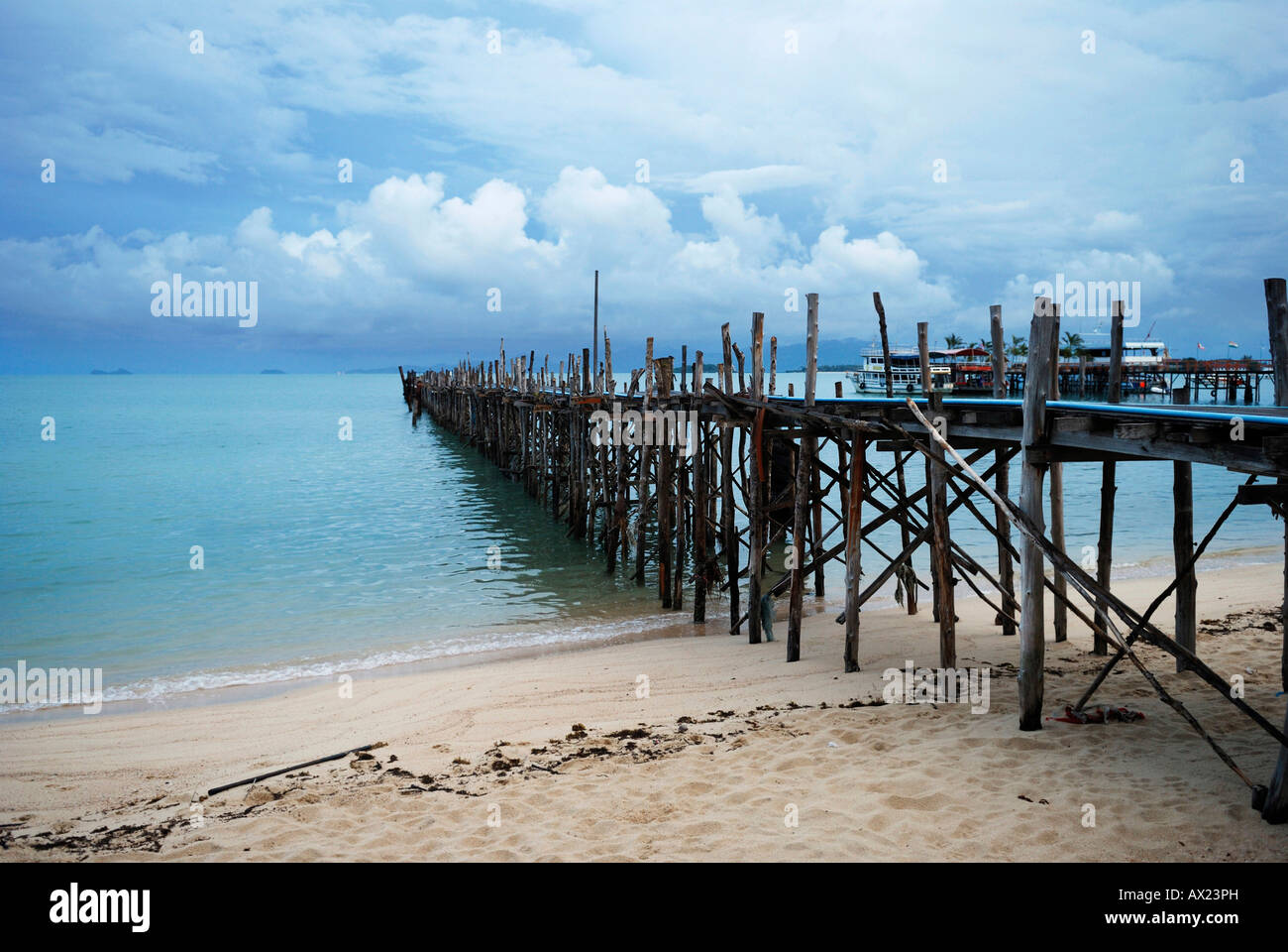 Footbridge and bluish green see, island Kho Samui, Thailand Stock Photo