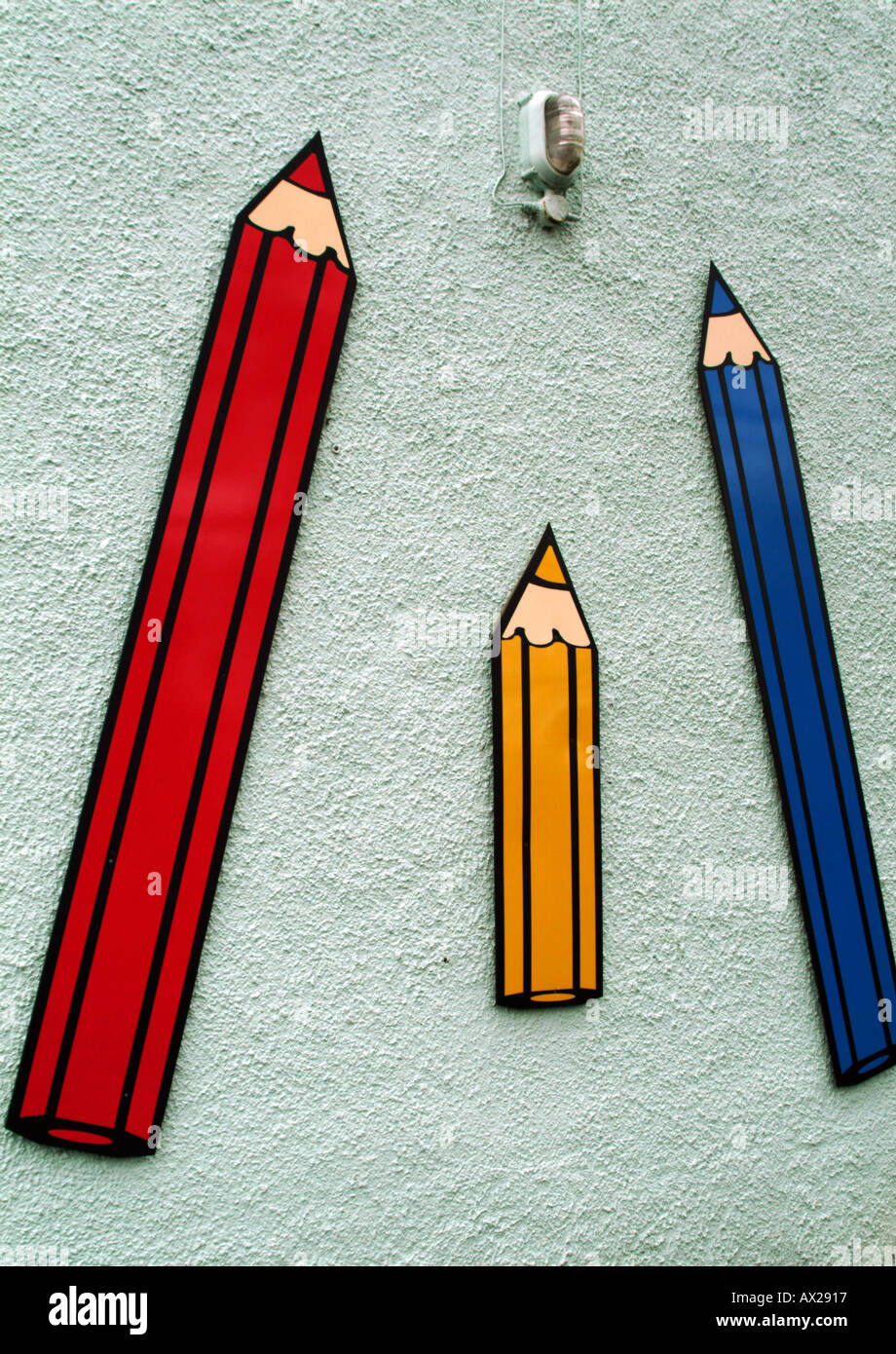 Sharp Pencil With Blunt Pencils Stock Photos & Sharp Pencil With Blunt ...