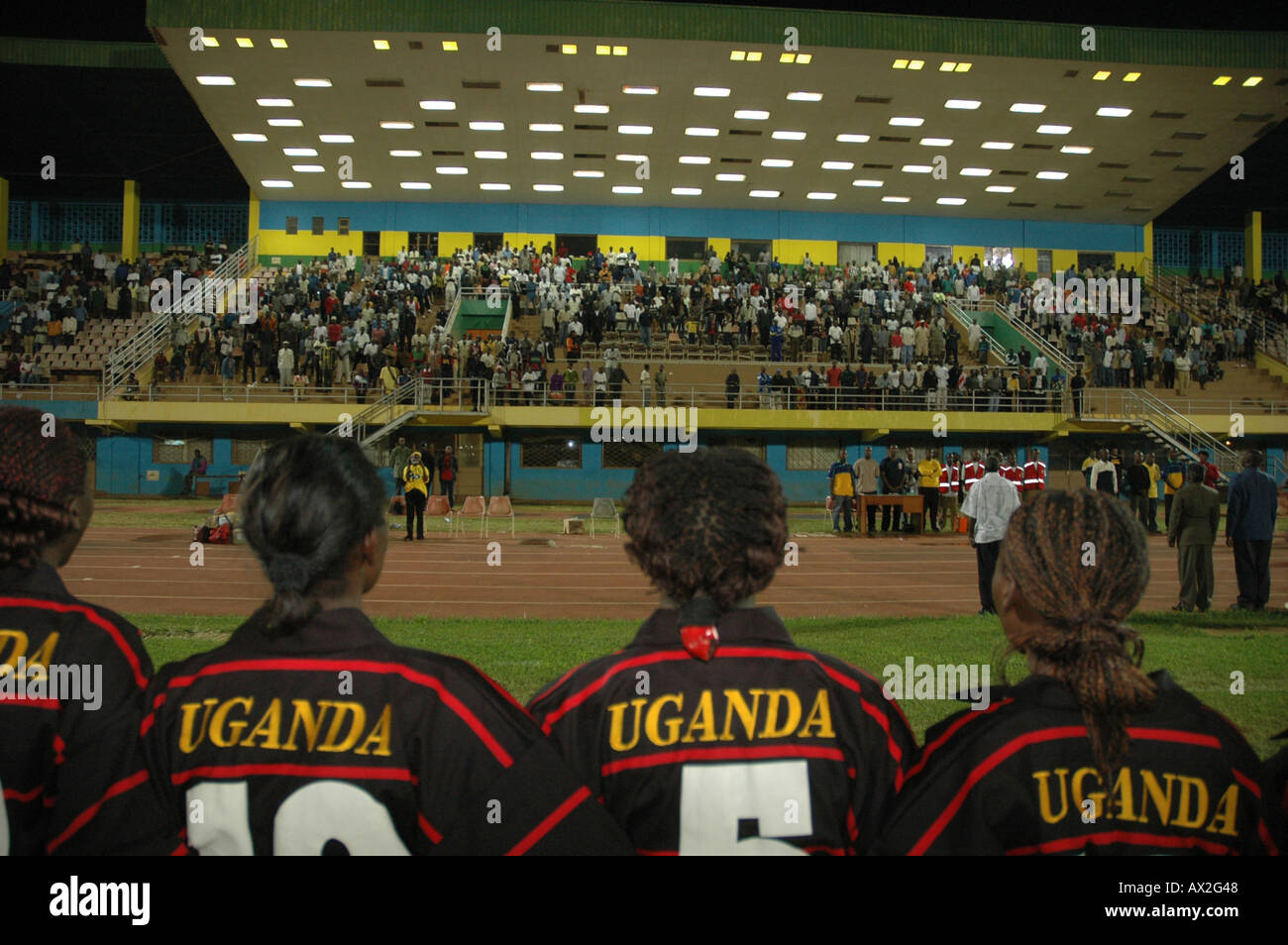 Uganda Women's rugby team sing the national anthem before a game, Kigali, Rwanda, Central Africa. 26th February 2005. Stock Photo