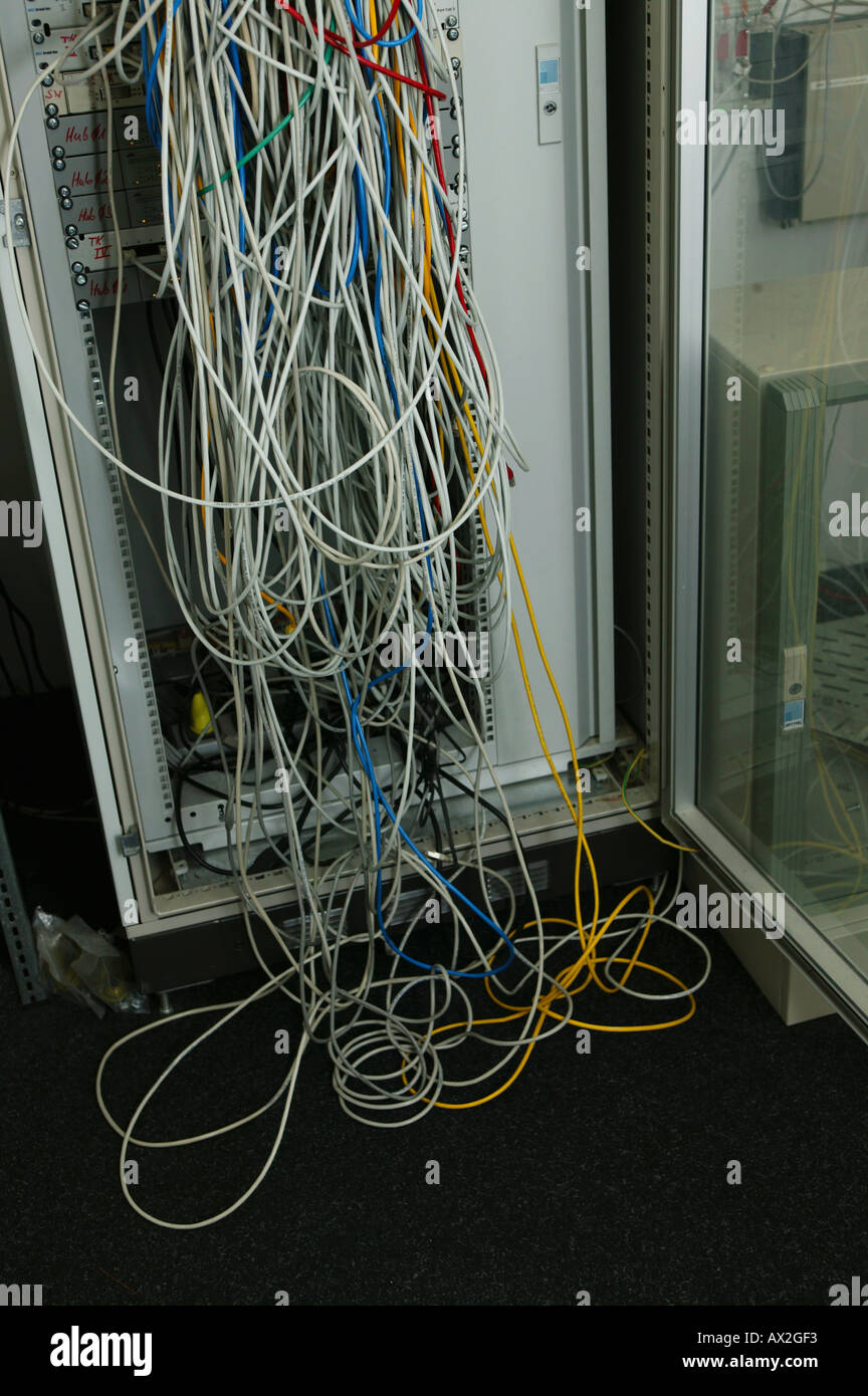 Computer network cables hi-res stock photography and images - Alamy