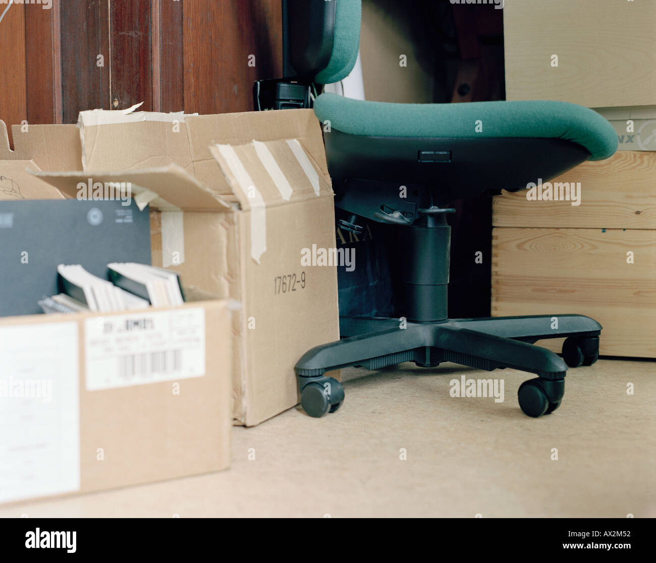 Cardboard with wheels hi-res stock photography and images - Alamy