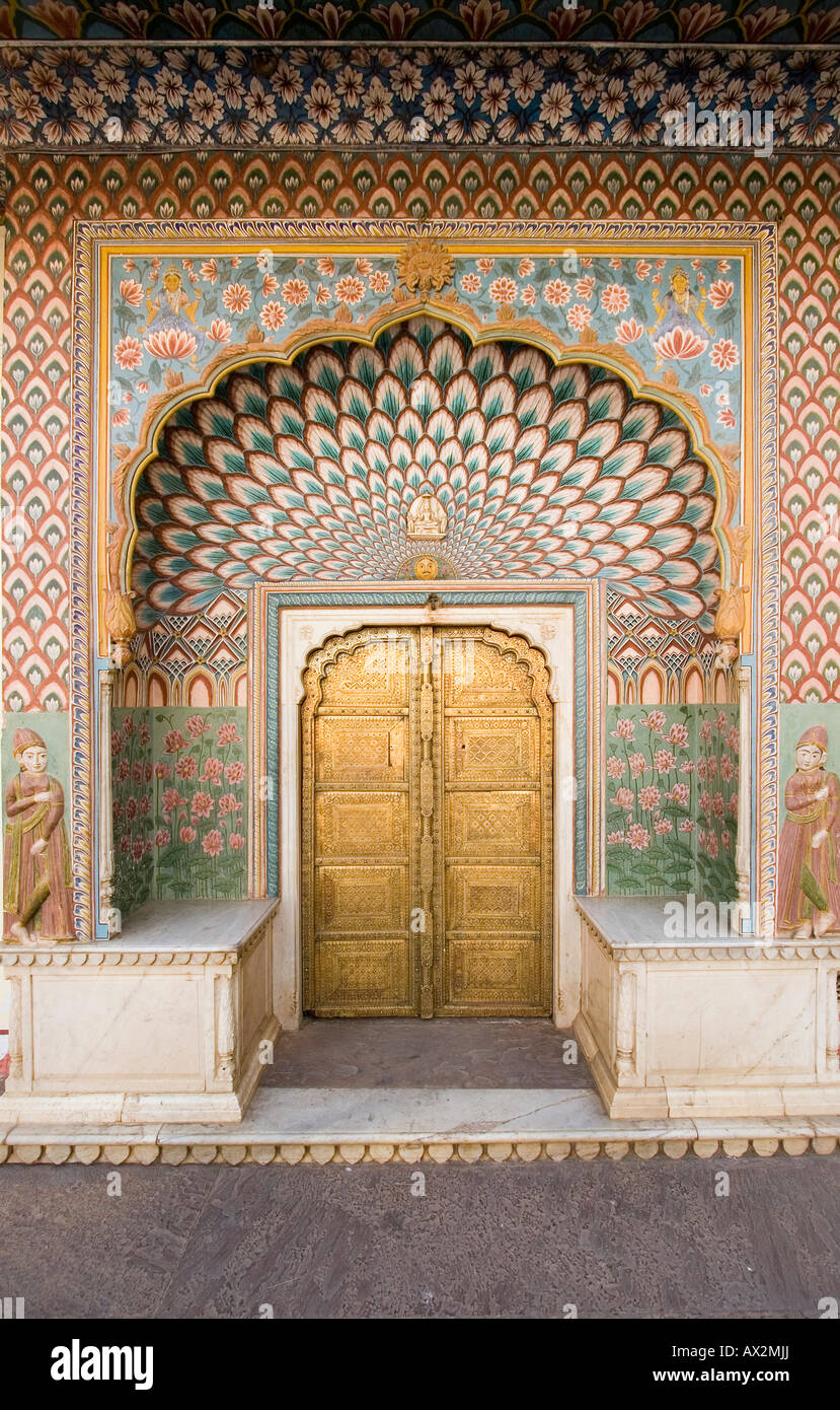 Lotus gate at city palace jaipur Stock Photo Alamy