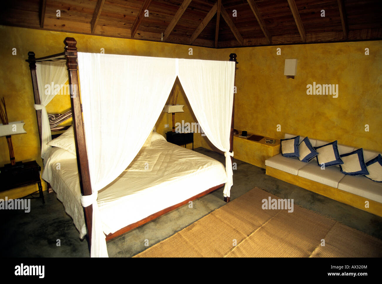 Four poster bed hires stock photography and images Alamy