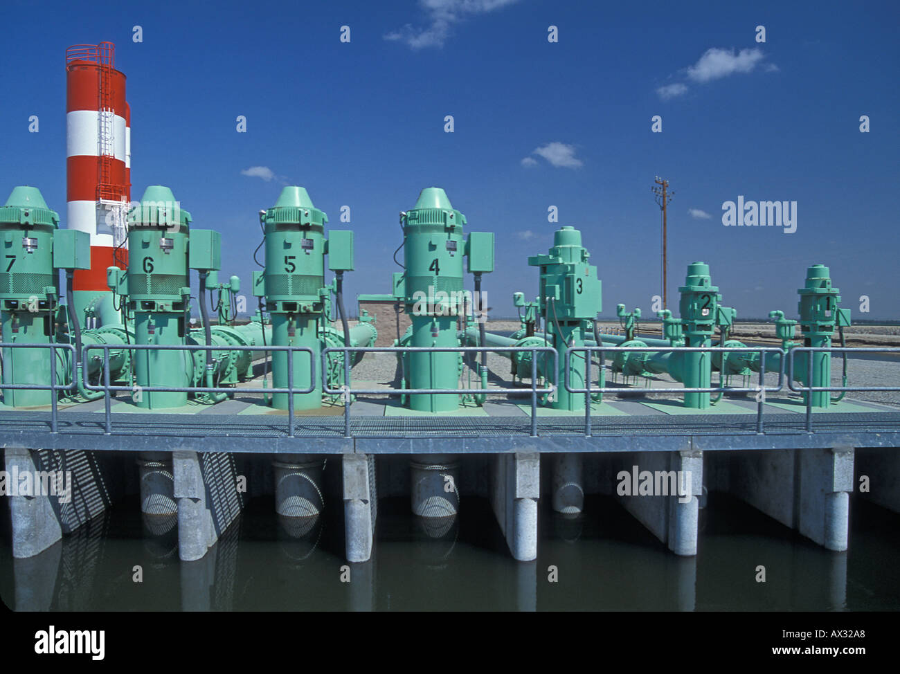 California aqueduct pumping station Stock Photo 1716903 Alamy