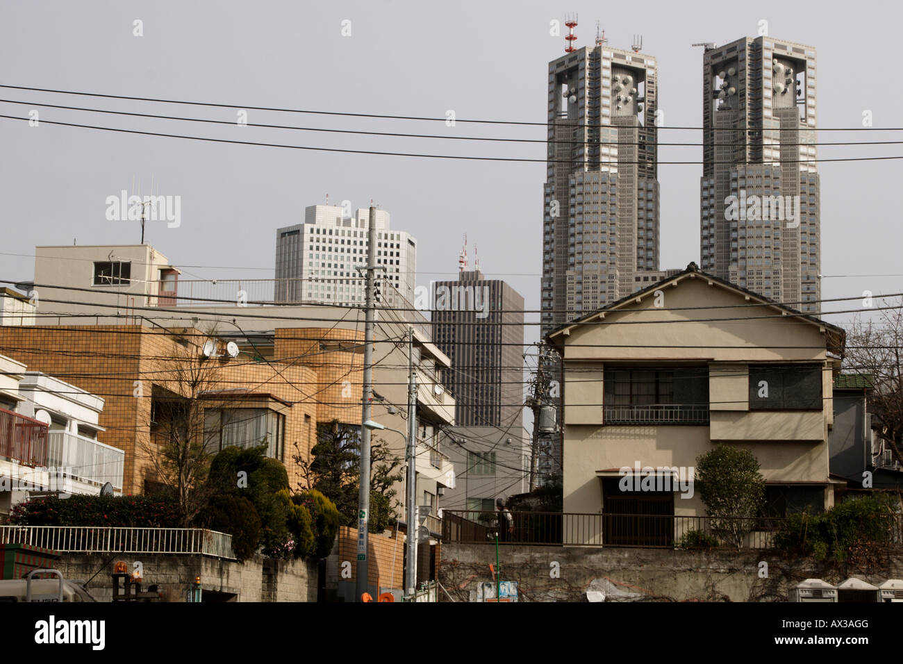 Tokyo Metropolitan Government Tower above houses and apartments in Shinjuku, Tokyo, Japan Stock