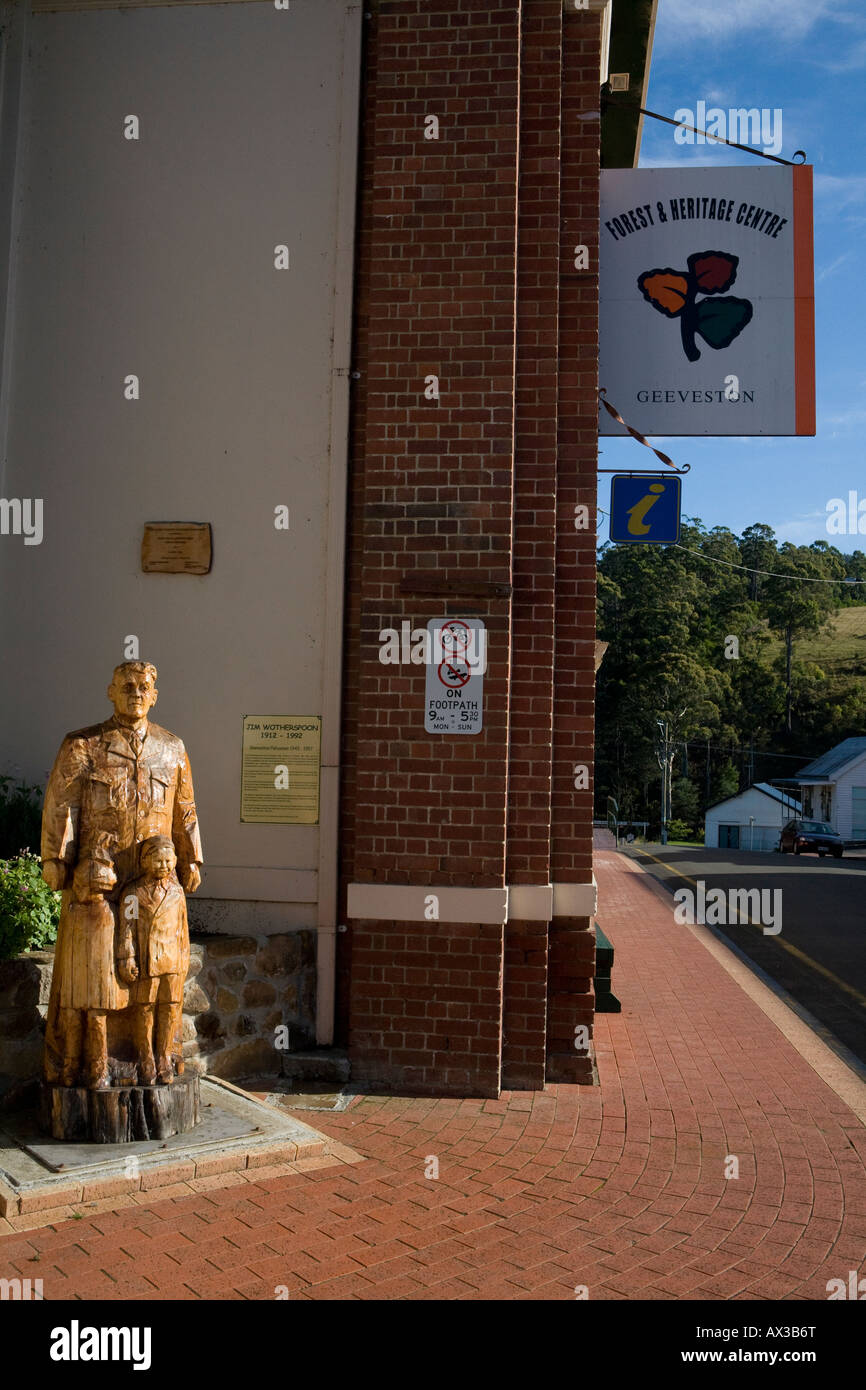 Wooden statue of Jim Wotherspoon in Geeveston, centre of the timber