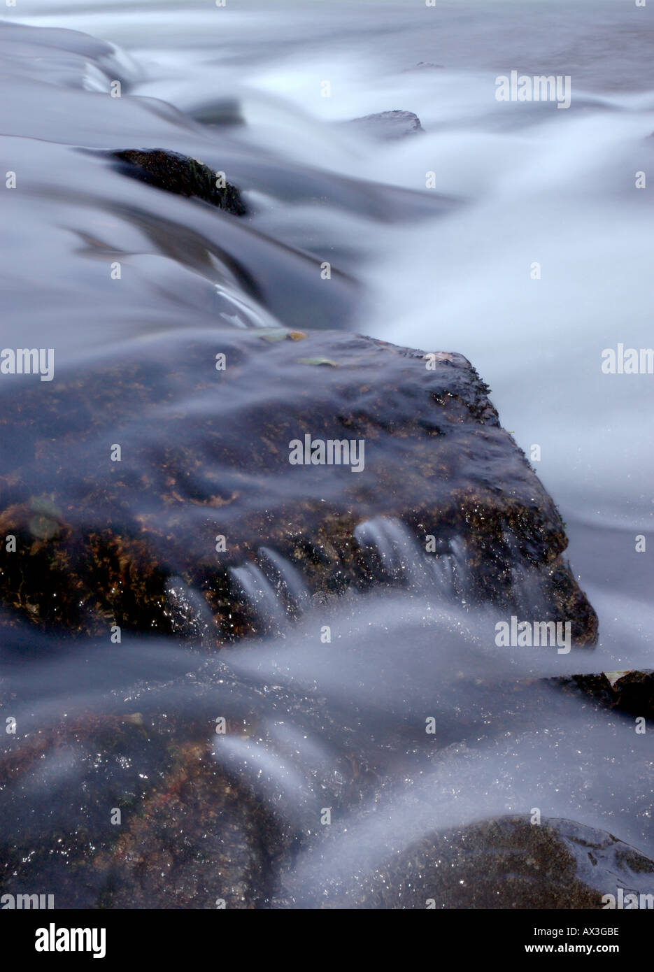 Fast moving water flowing hi-res stock photography and images - Alamy