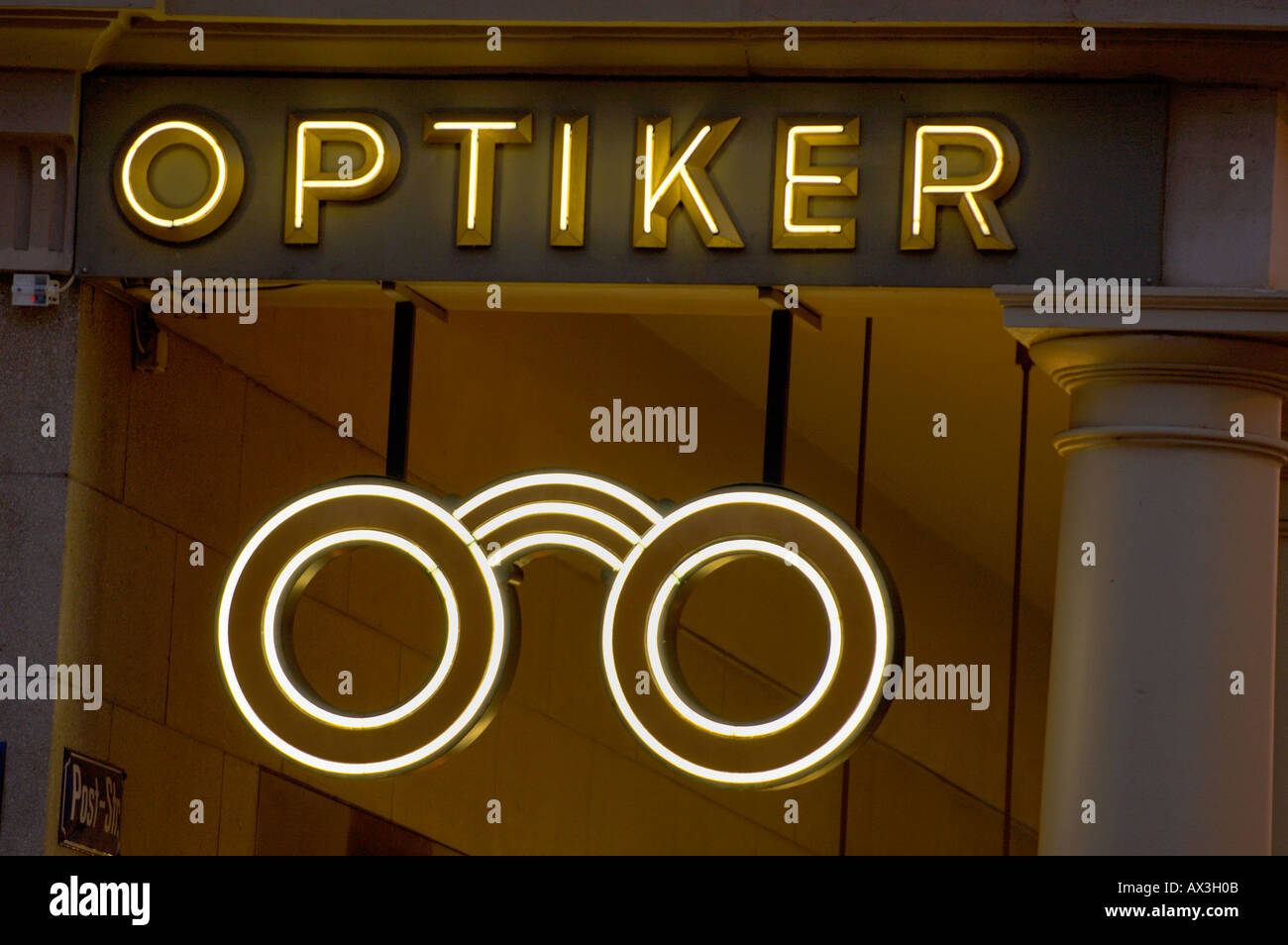 'optiker' (optician) neon letters. (c) by uli nusko, ch-3012 bern Stock Photo