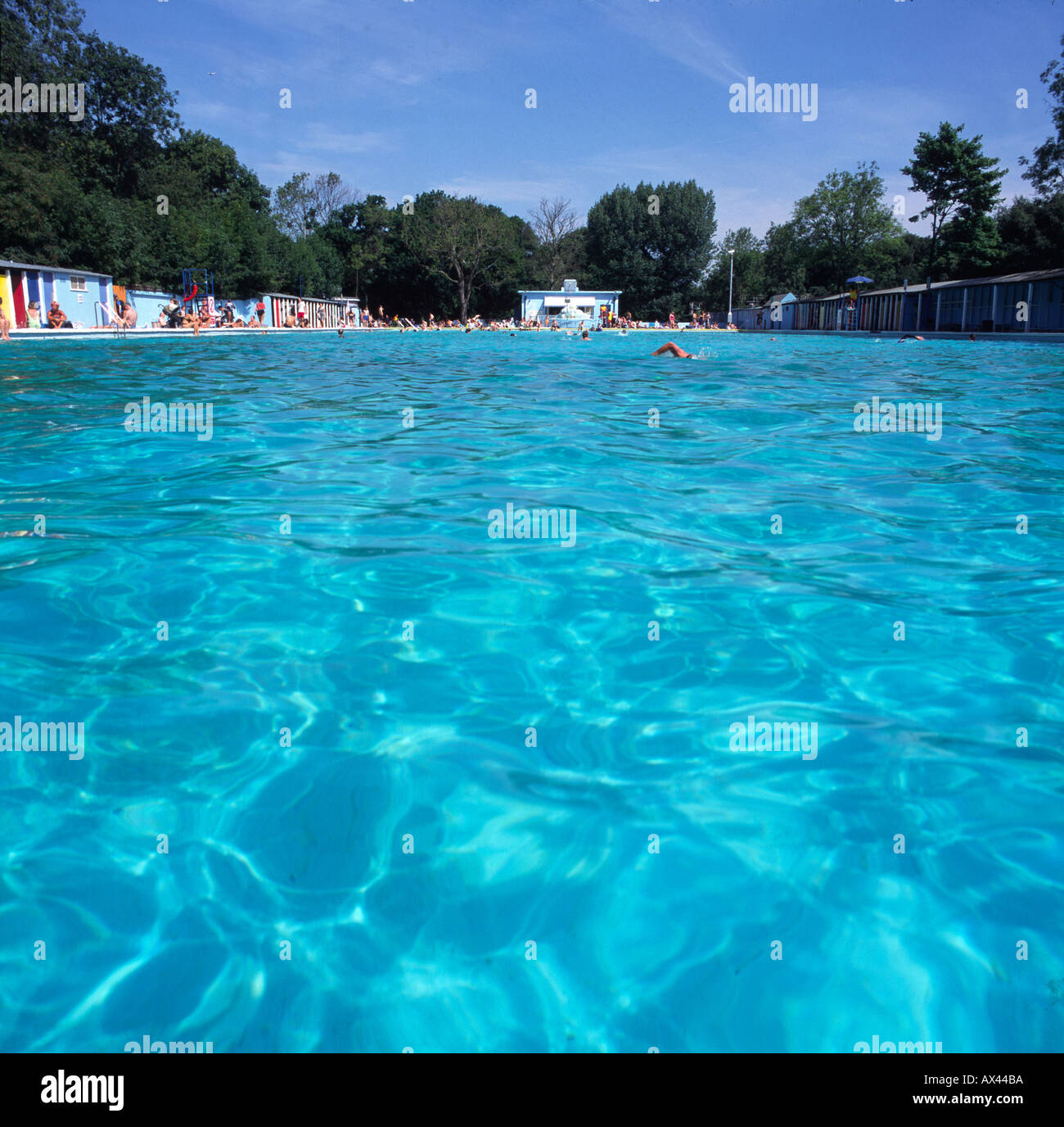 Tooting Bec lido. Britains largest open air swimming pool in summer ...