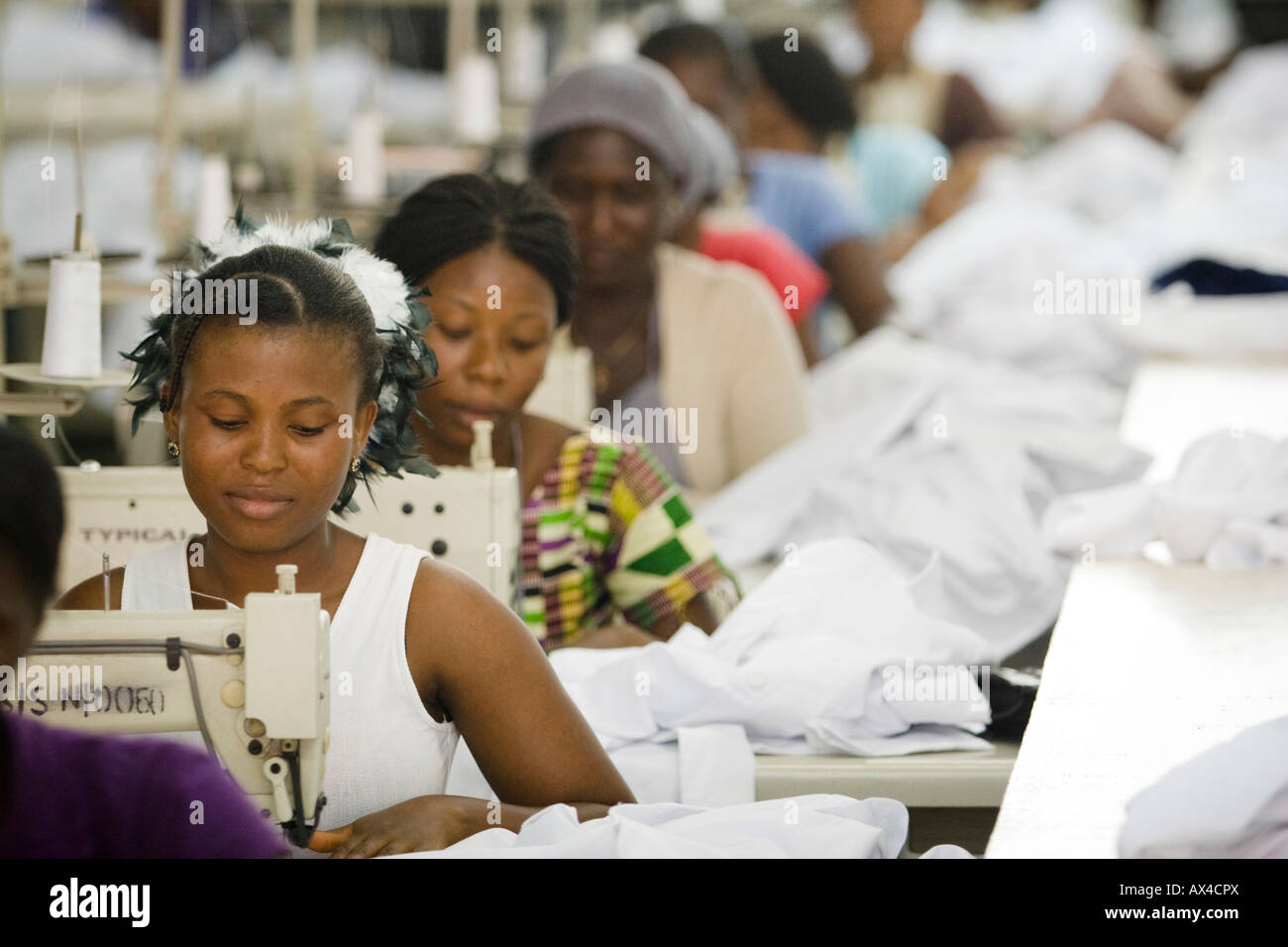 Factory workers assembly line work hi-res stock photography and images ...