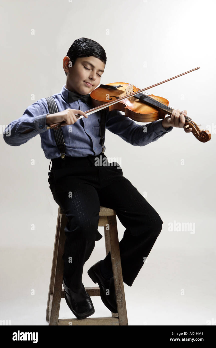 Asian male playing violin hires stock photography and images Alamy