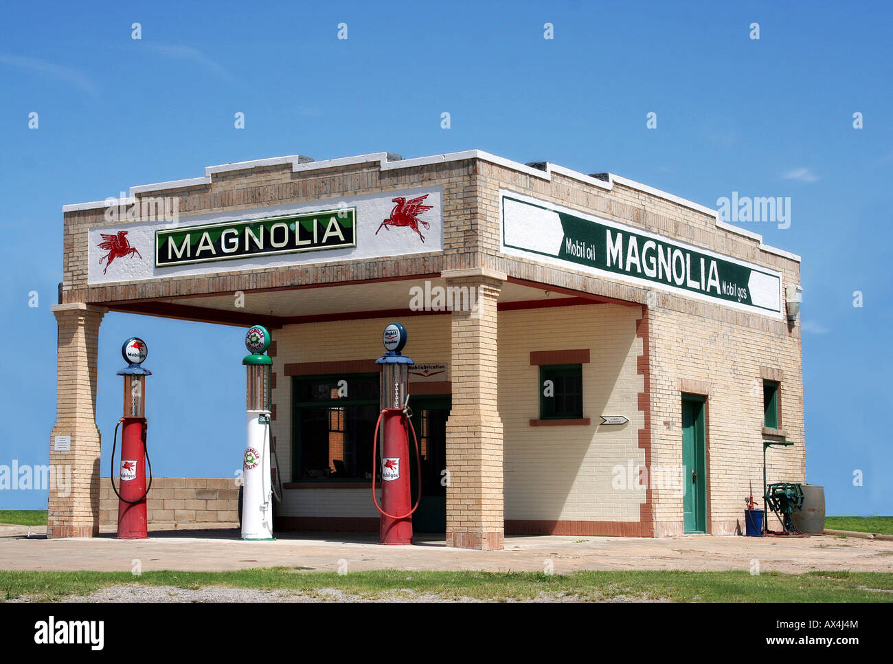 Old Magnolia gas station on Route 66 in Shamrock, Texas Stock Photo Alamy