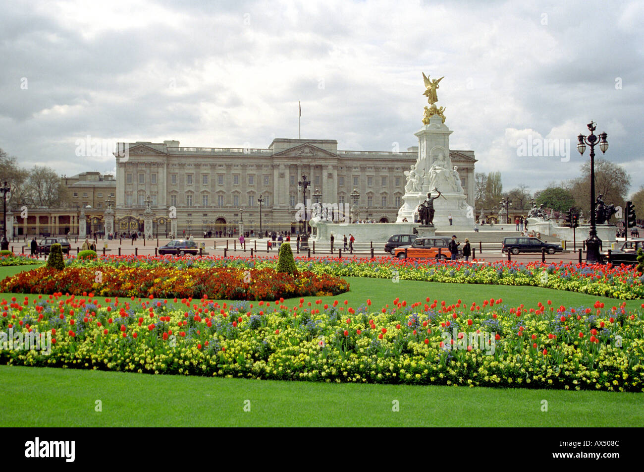 Formal Flower Display Outside Buckingham Palace, London, UK Stock Photo