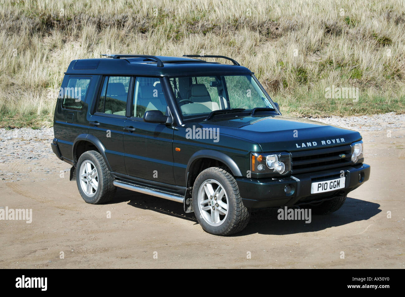 Green land rover discovery 4x4 car Stock Photo Alamy