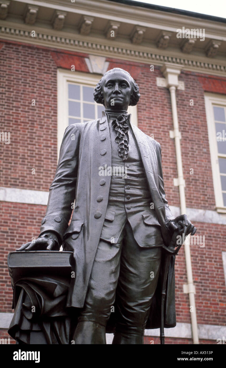 A statue of Washington in front of Independence Hall in historic
