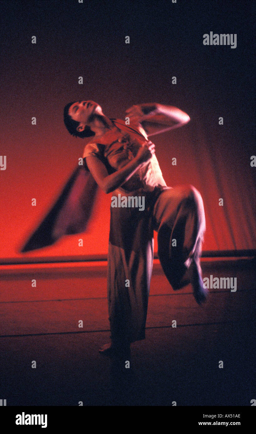Muna Tseng performing Hunan Sketches at The Place London 1996 Stock Photo