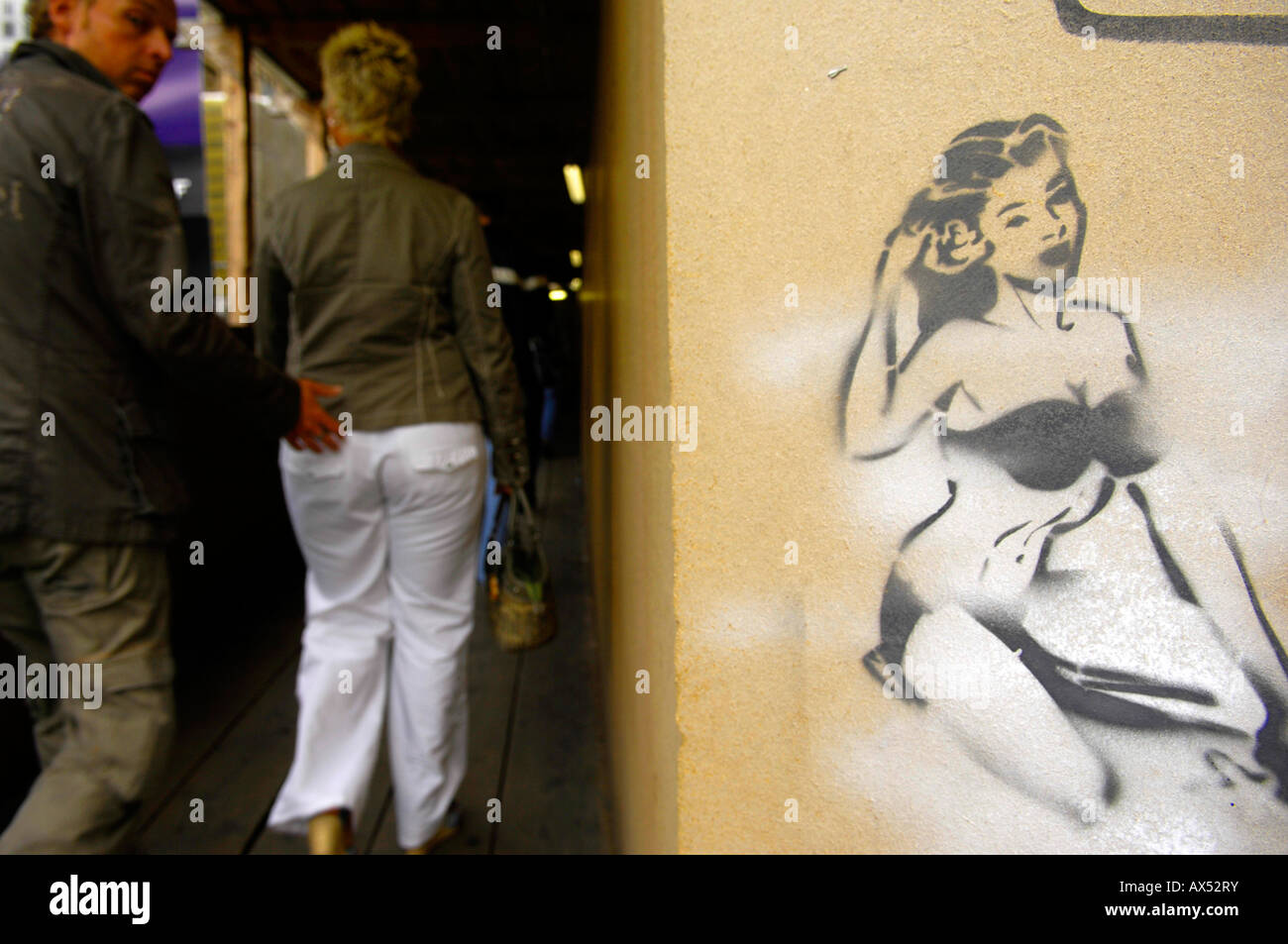 Woman Bikini Stencil Art Graffiti Duesseldorf Dusseldorf Germany Stock Photo Alamy