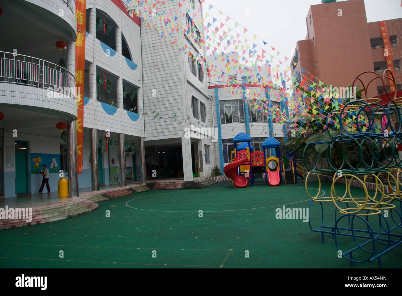 Chinese kindergarten building Stock Photo - Alamy