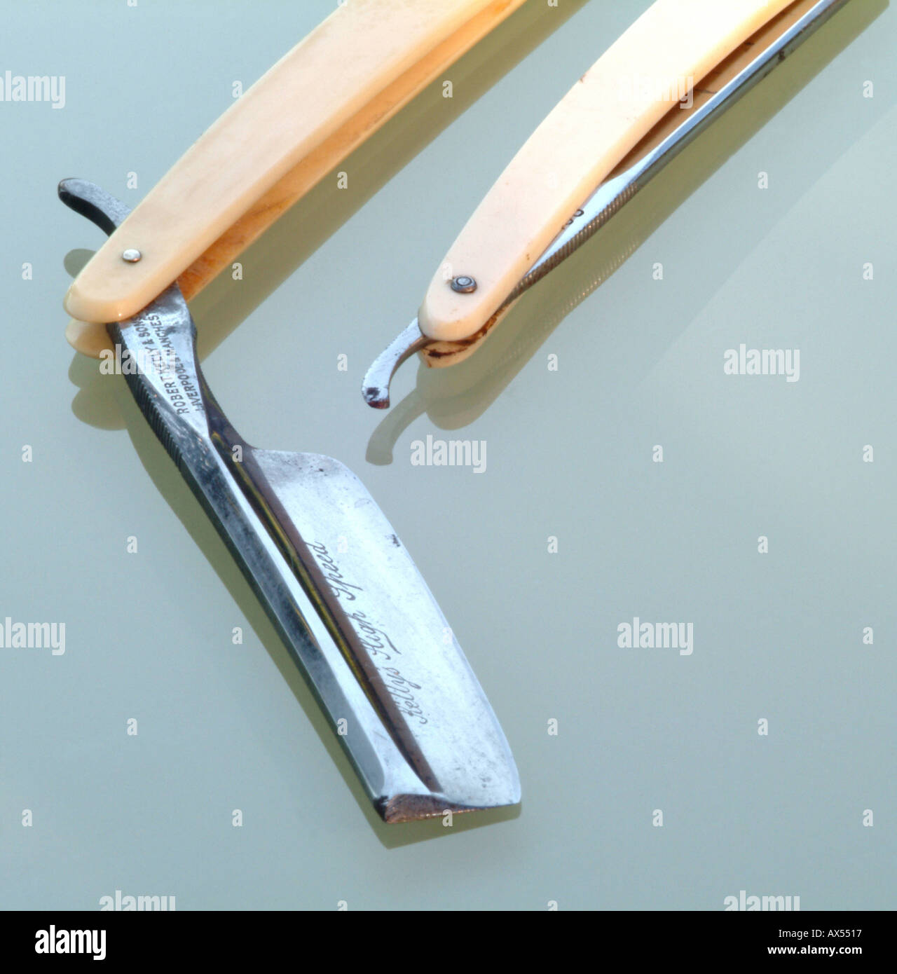 Cut throat razors hires stock photography and images Alamy