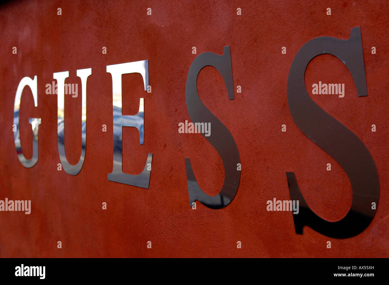 Guess online fashion company