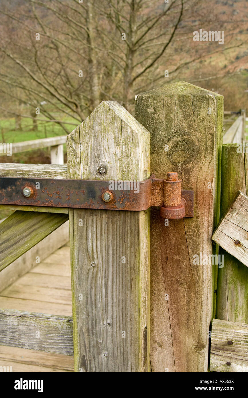 Gate hinge hires stock photography and images Alamy