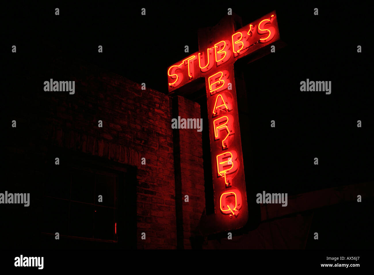 neon signstubb's bar b q Stock Photo